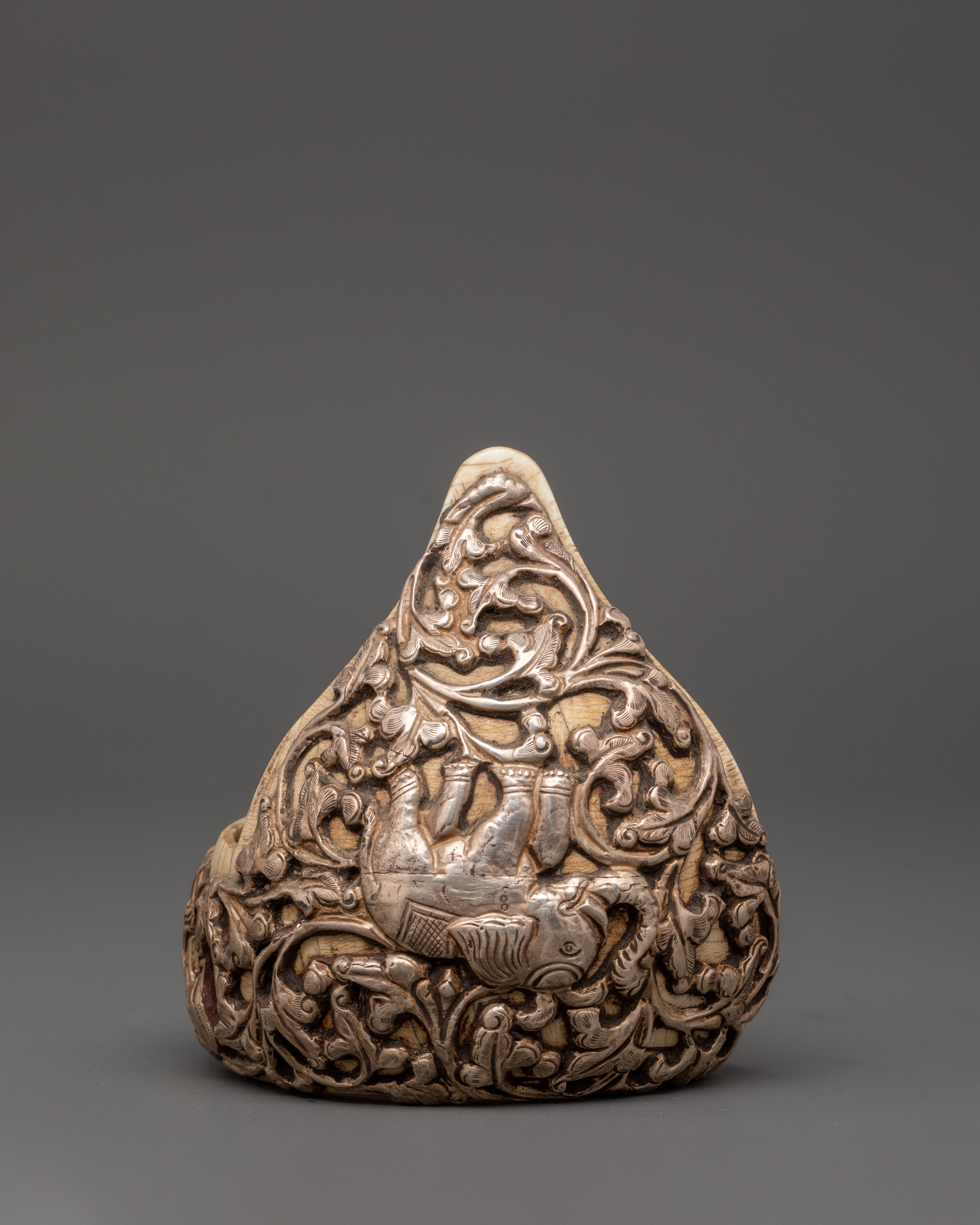 elephant-carved-conch-shell-bangle