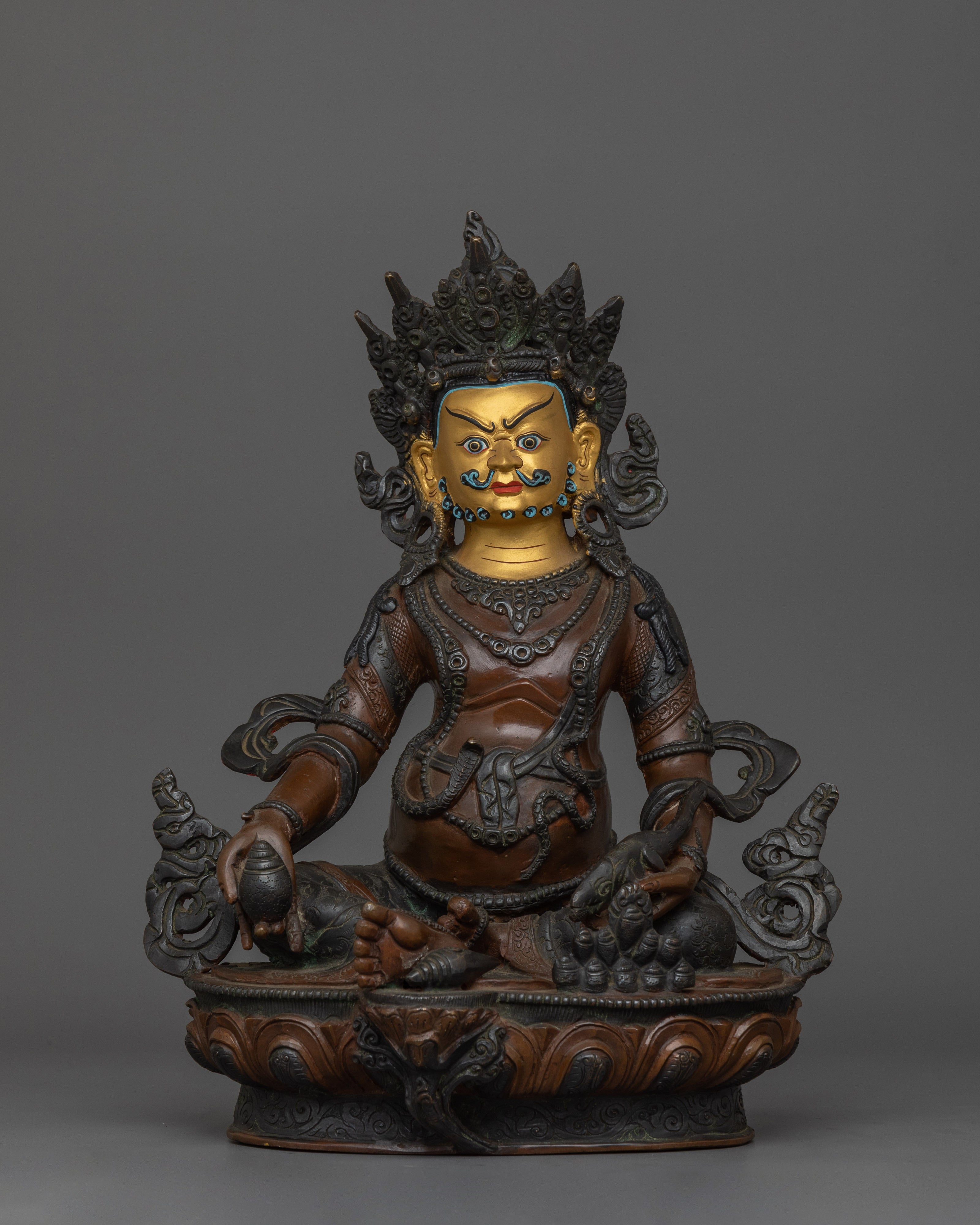 majestic-dzambhala-statue