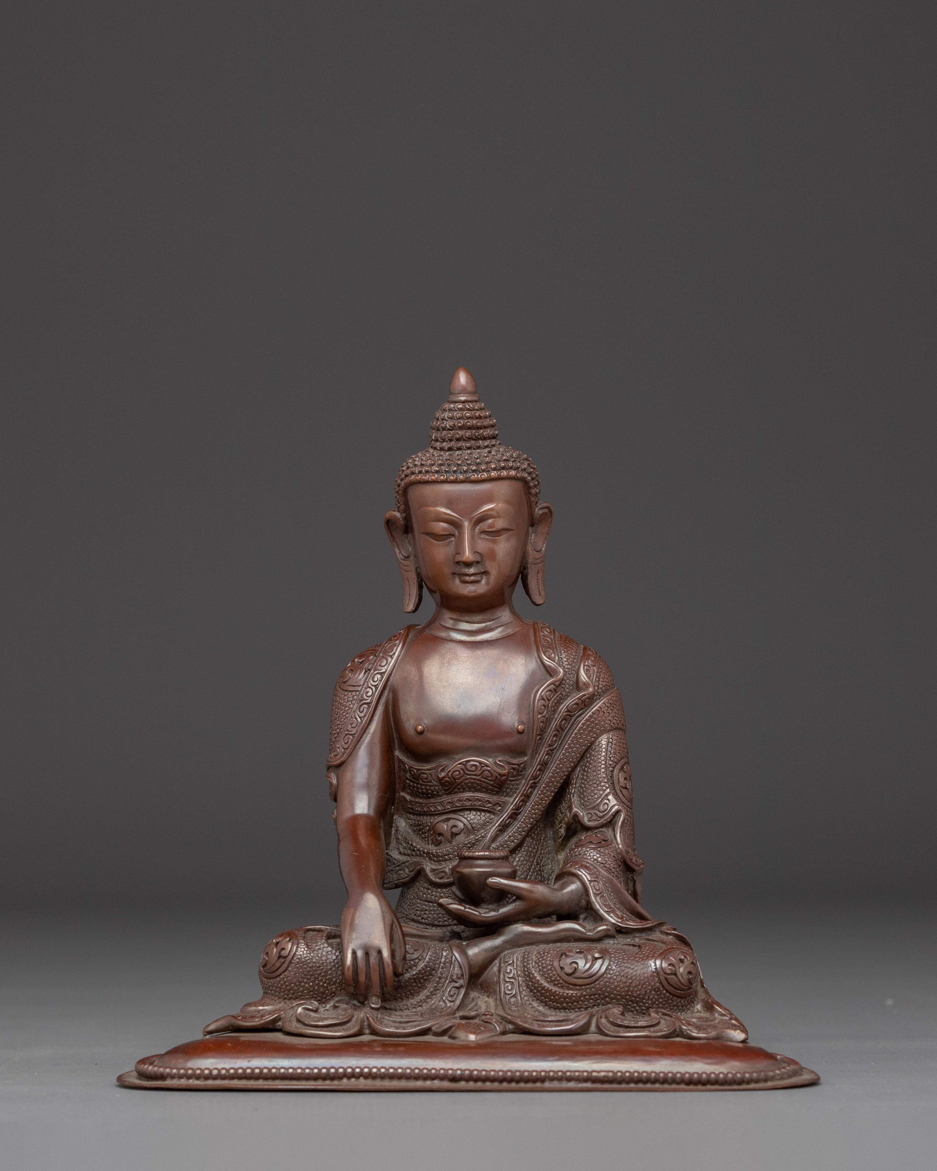 peaceful-shakyamuni-buddha-oxidized-copper-statue
