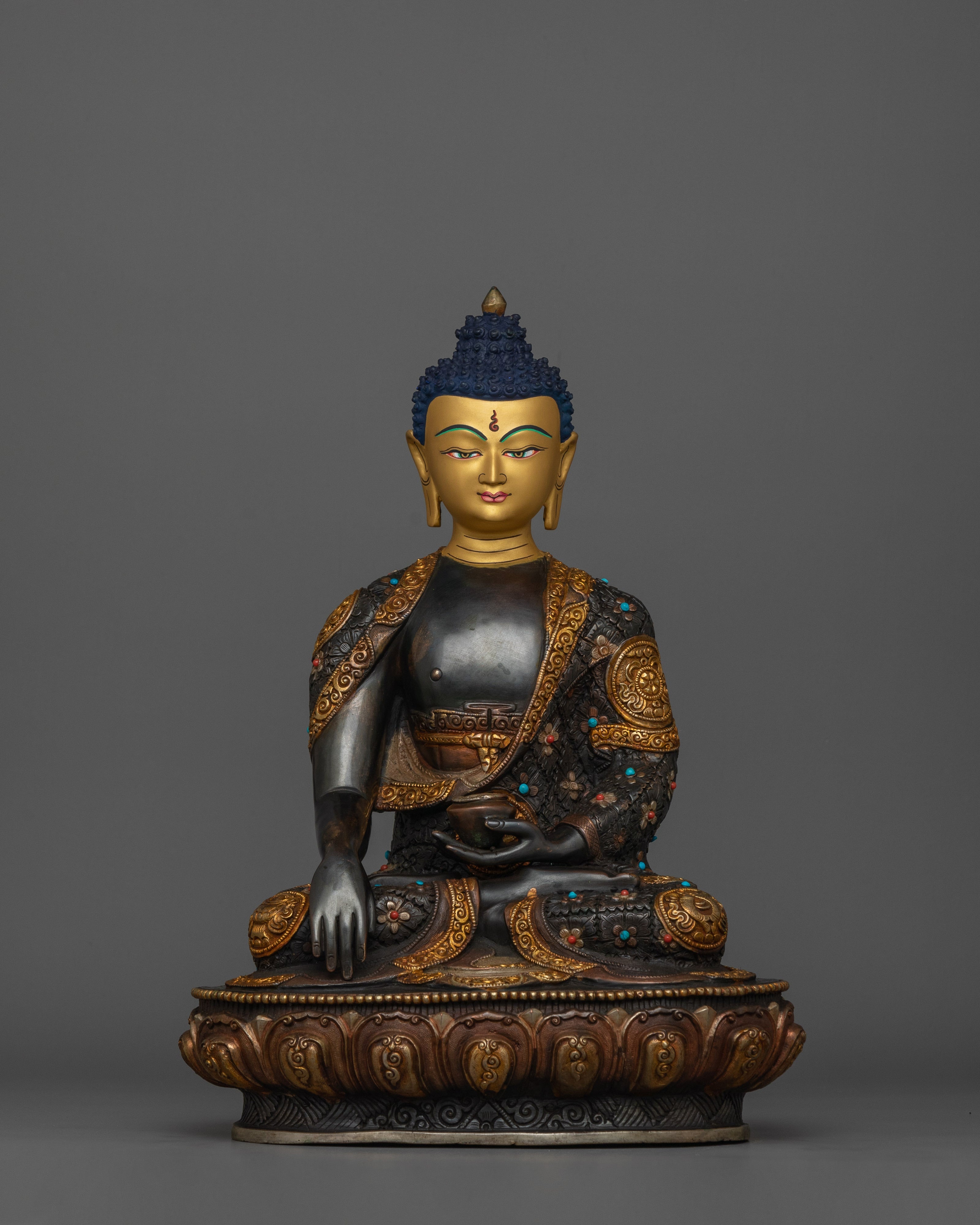 handcrafted-sculpture-of-shakyamuni-budda