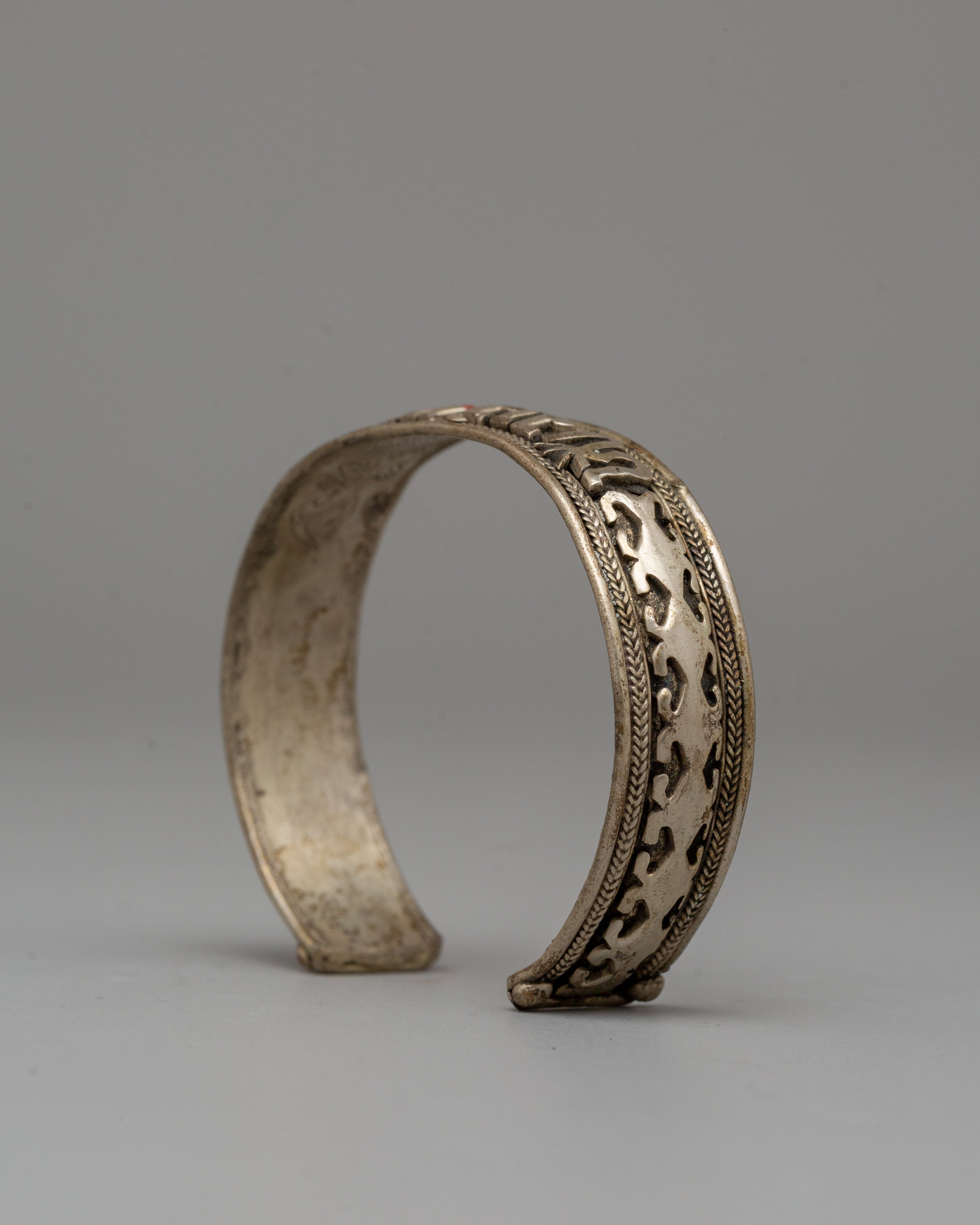 Om Mani Padme Hum Tibetan Bracelet | Perfect for meditation and spiritual connection