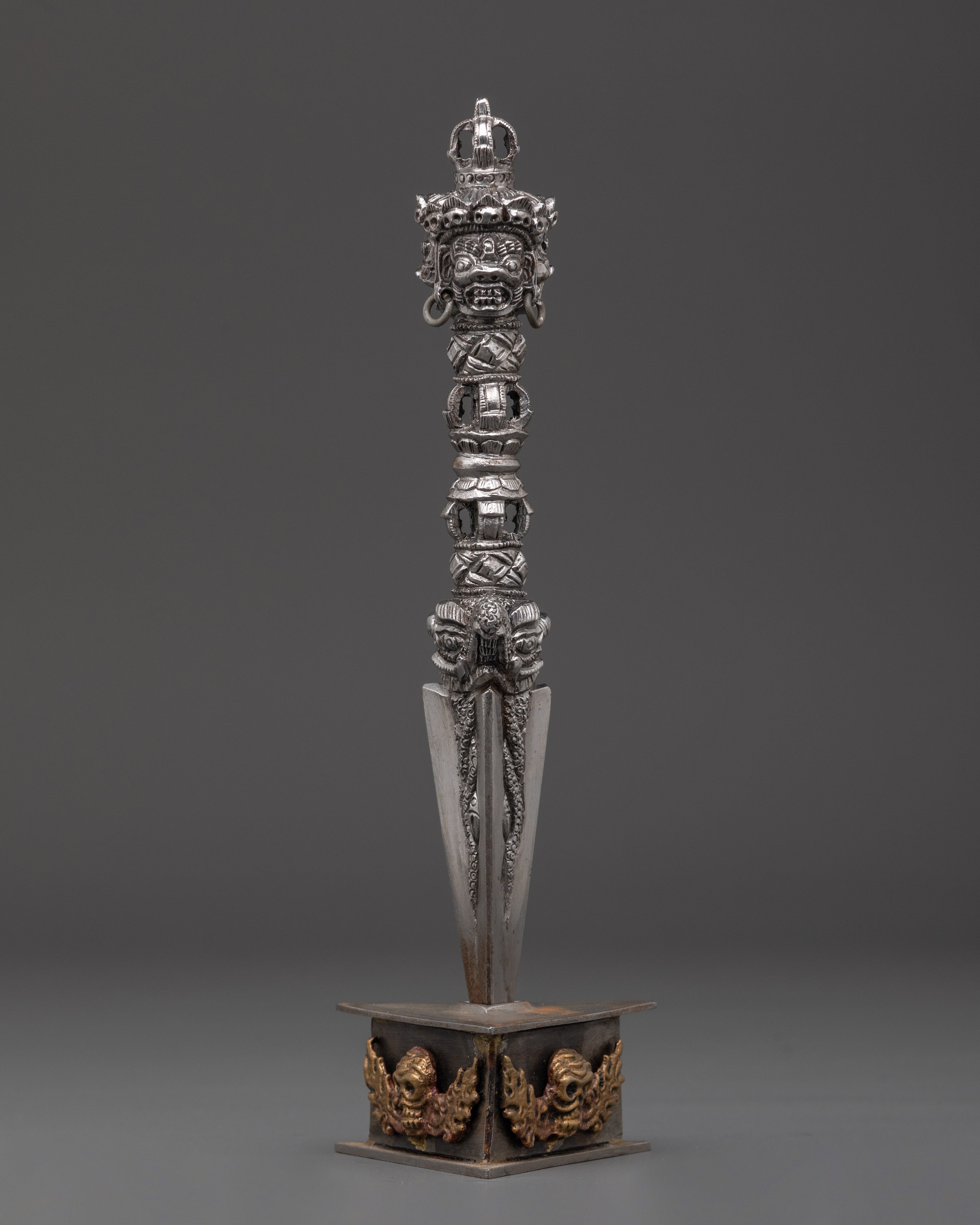 handcrafted-phurba-tibetan-dagger