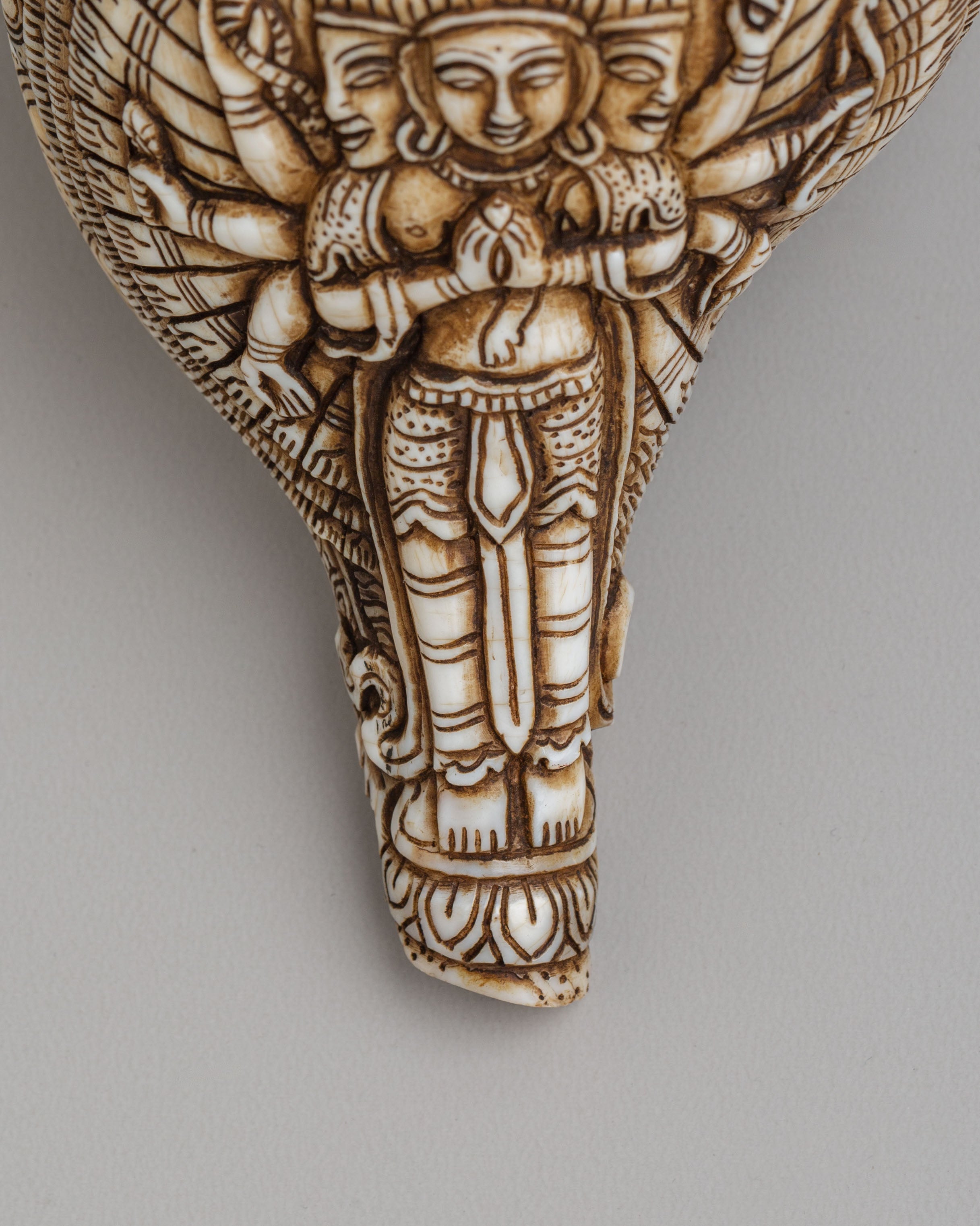 1000 Armed Conch With Stand | Sacred Chenrezig Conch for Spiritual Practice