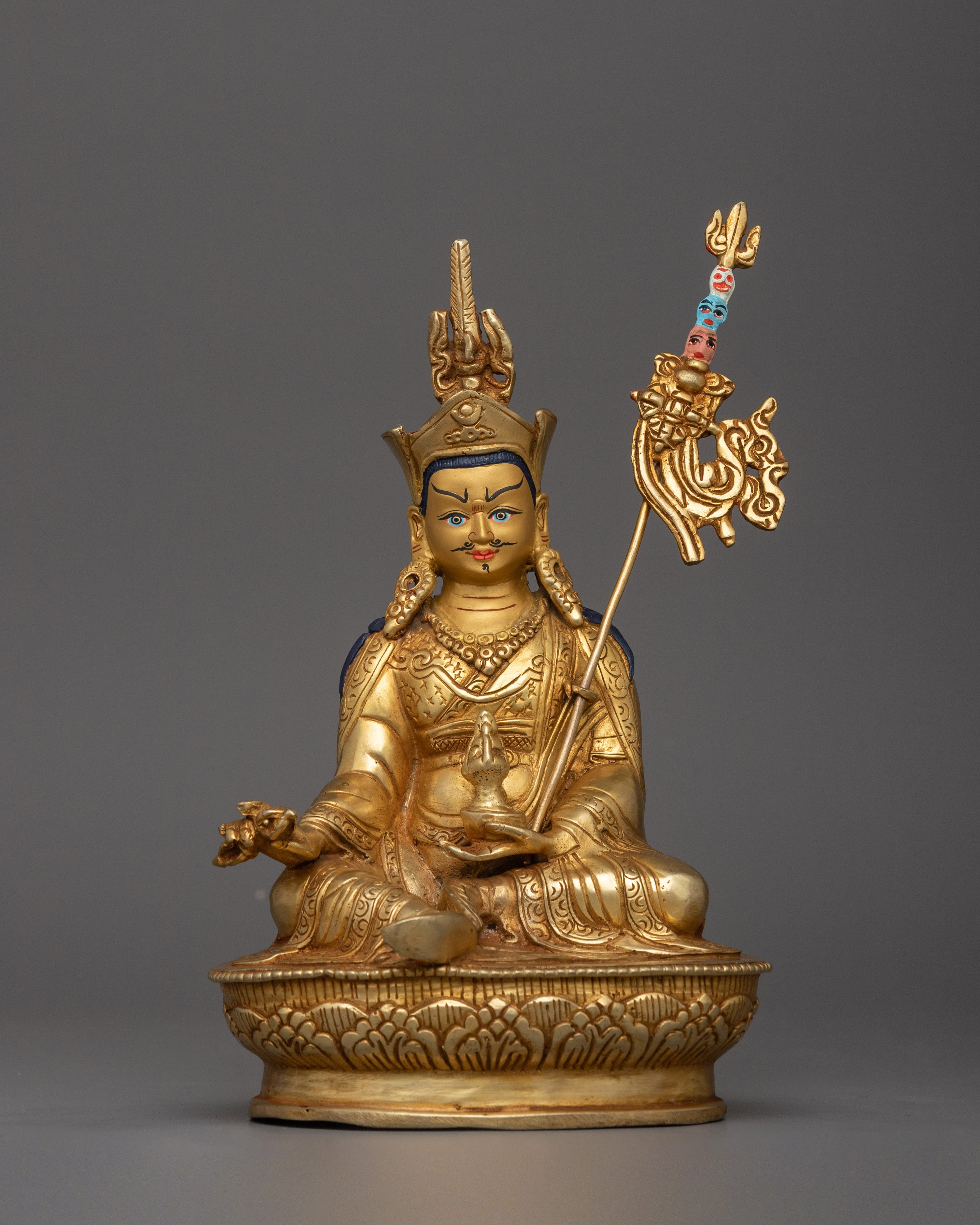 traditional-statue-of-guru-rinpoche