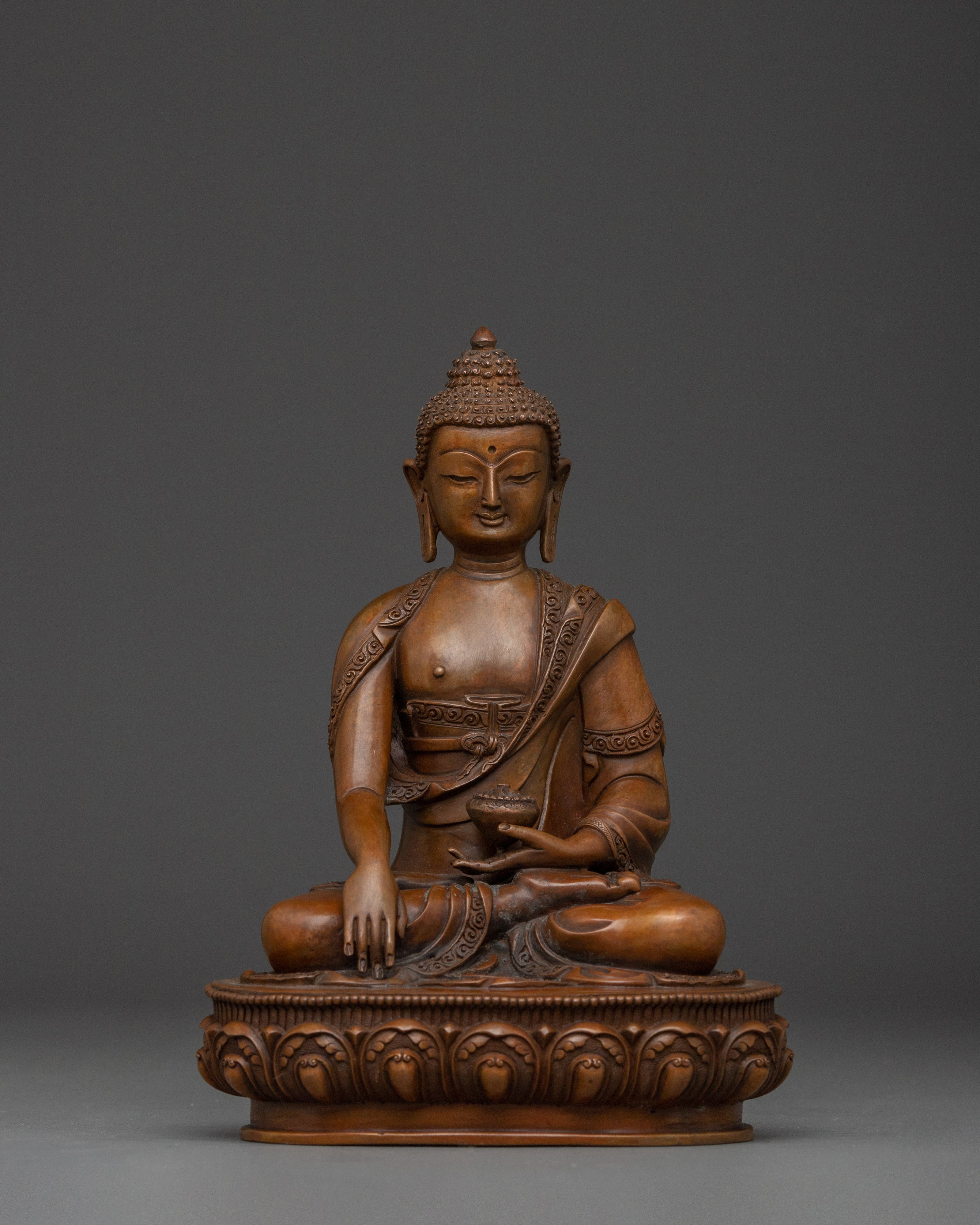 serene-statue-of-shakyamuni-buddha