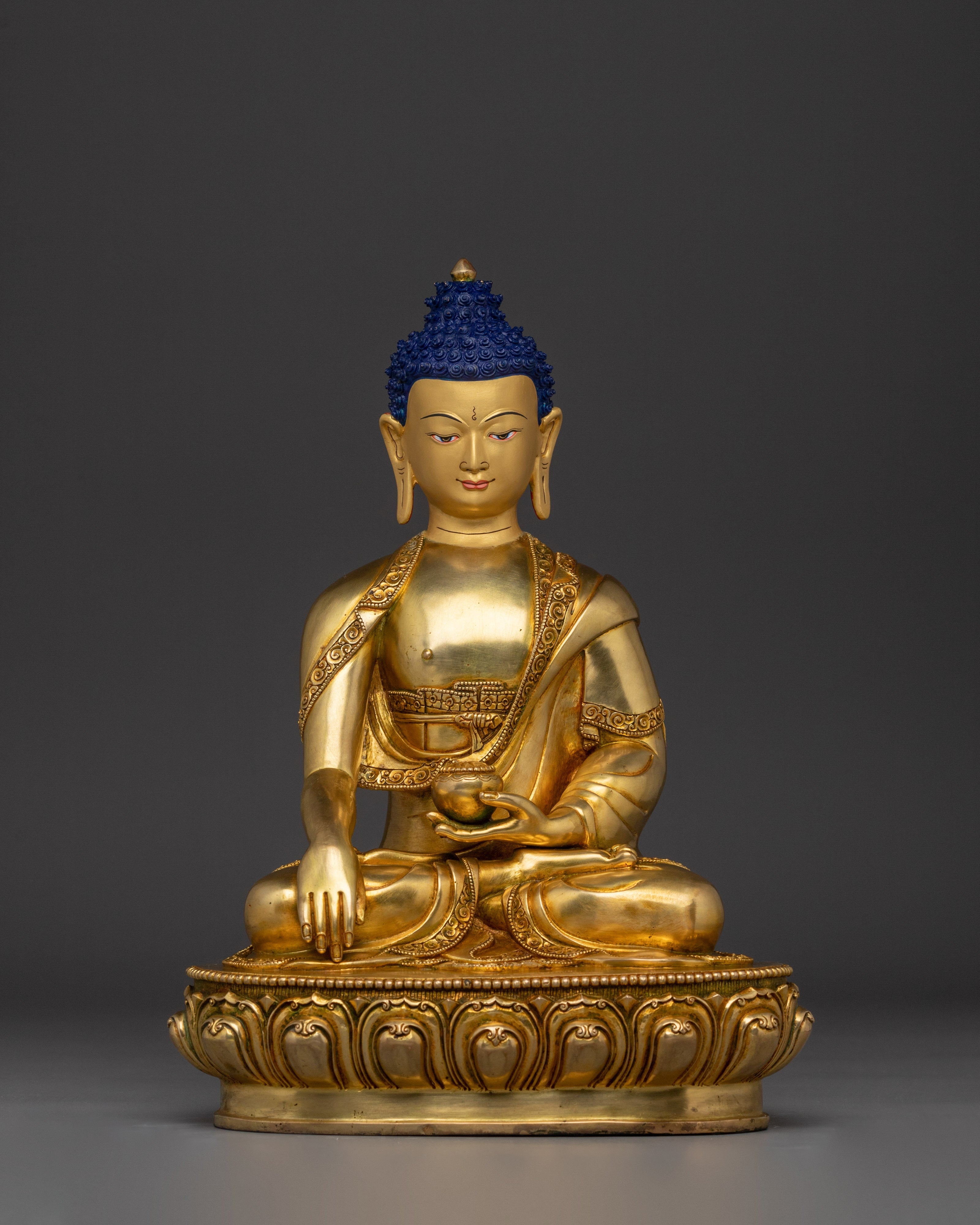 serene-gautama-buddha-statue