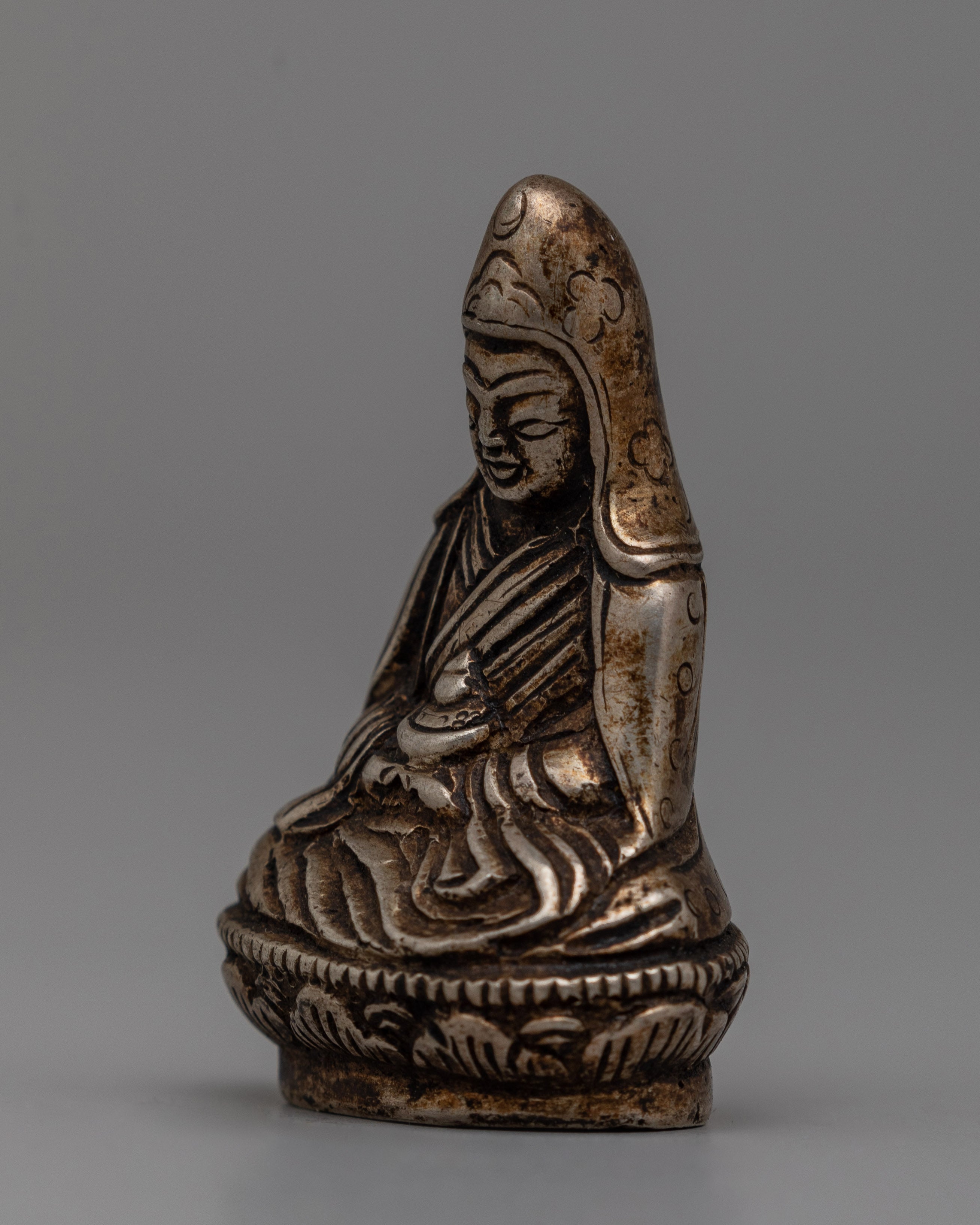 Lotus Born Guru Rinpoche Statue | Embodying Spiritual Enlightenment and Divine Wisdom