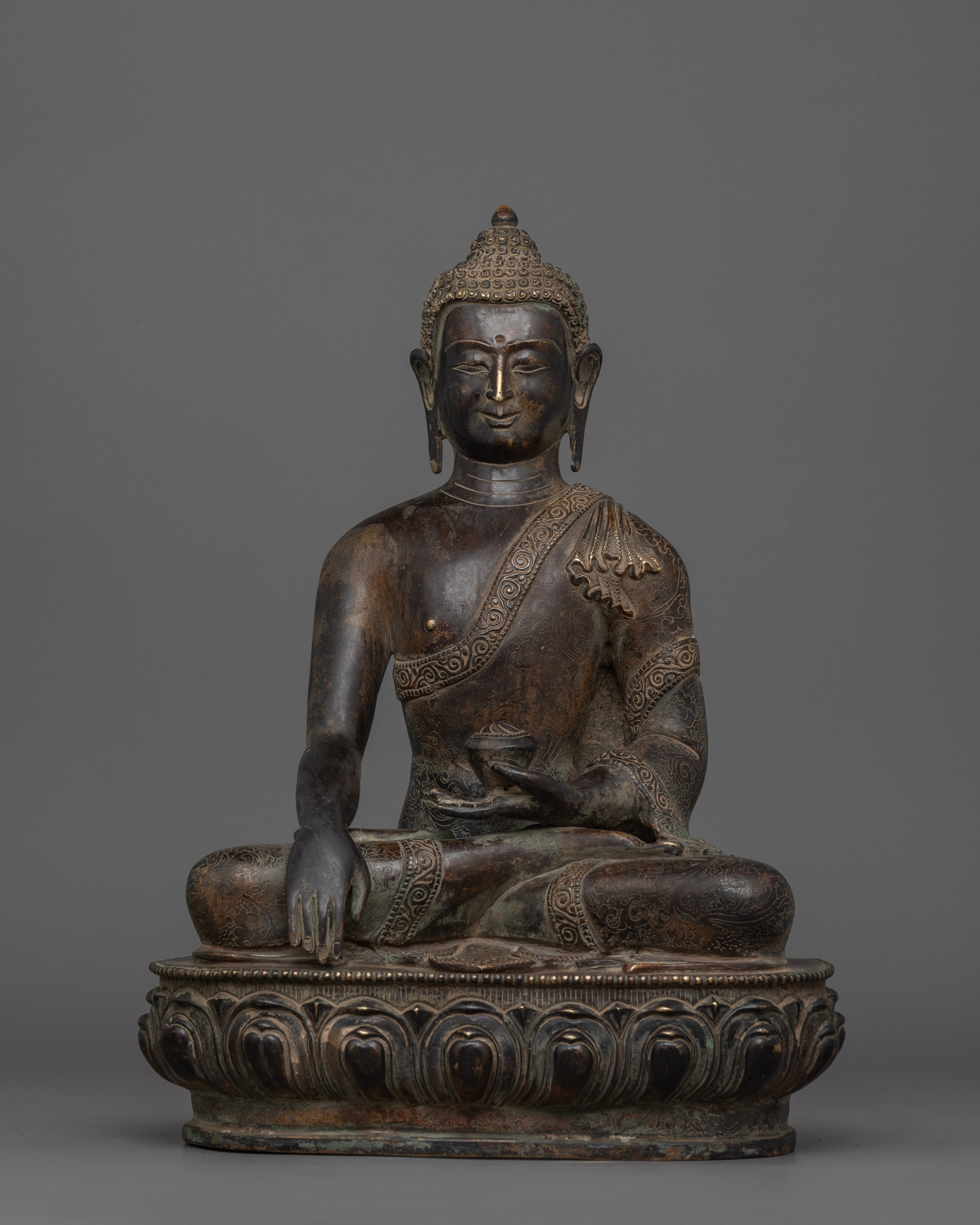 sculpture-of-enlightened-buddha-shakyamuni