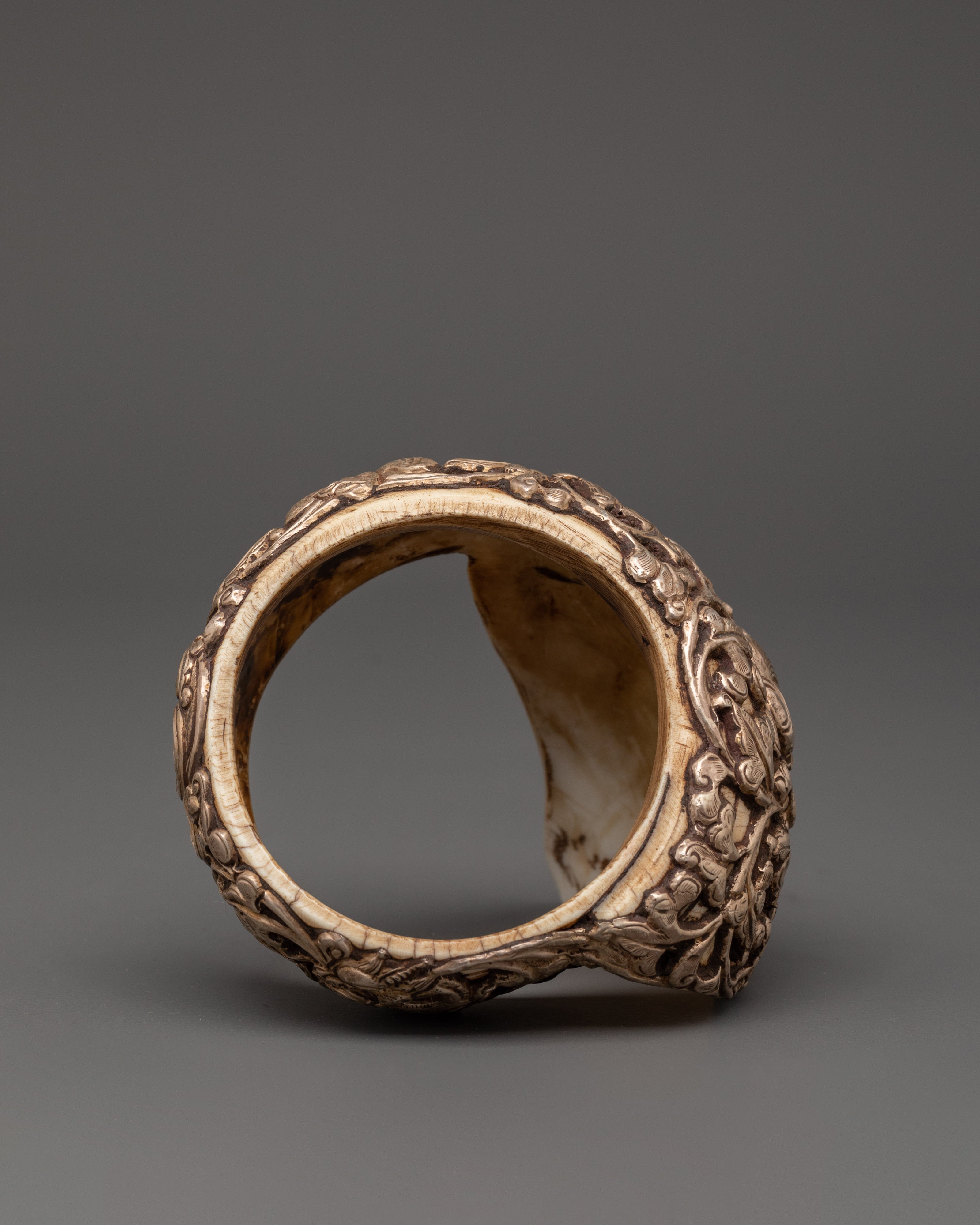 handcrafted-conch-shell-bangle