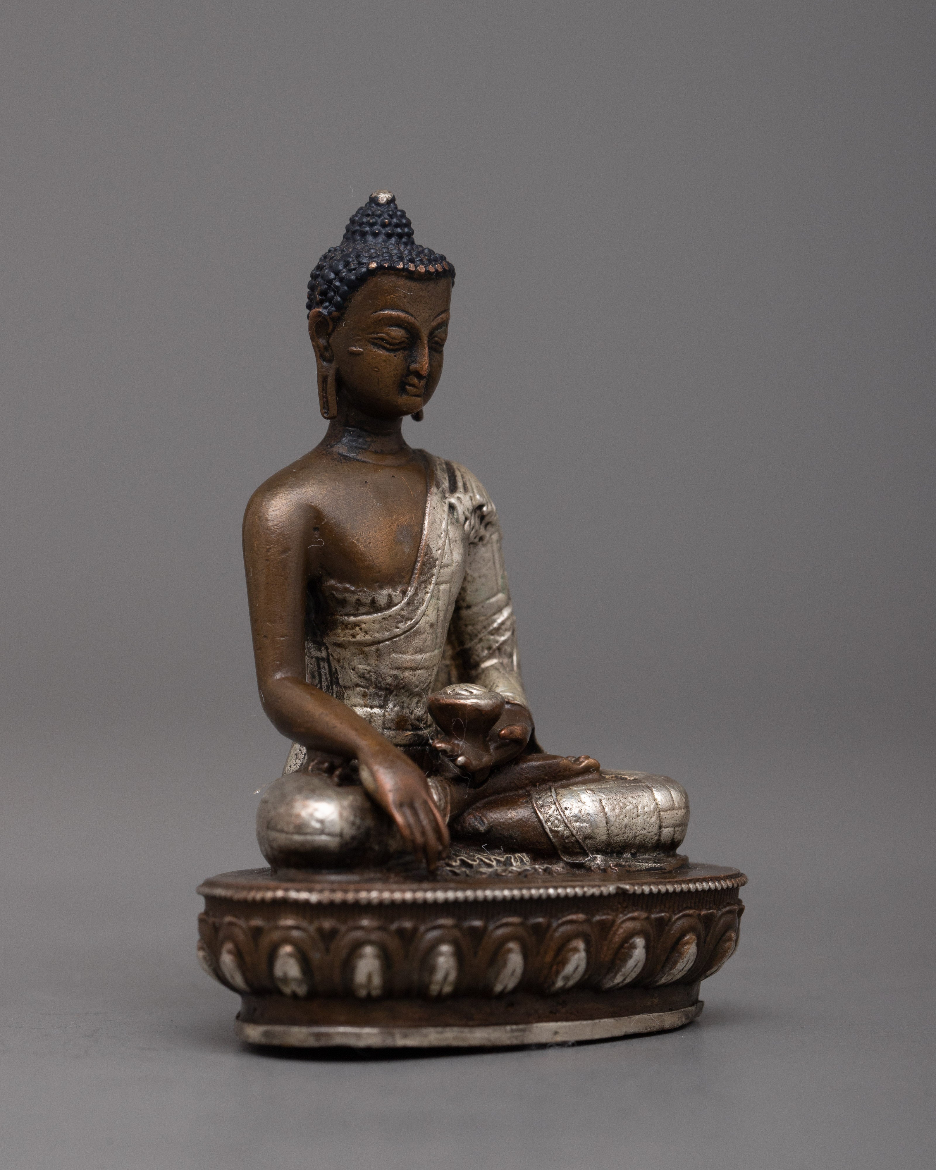 Meditating Shakyamuni Buddha Statue | Machine-Made, Crafted from Oxidized Copper
