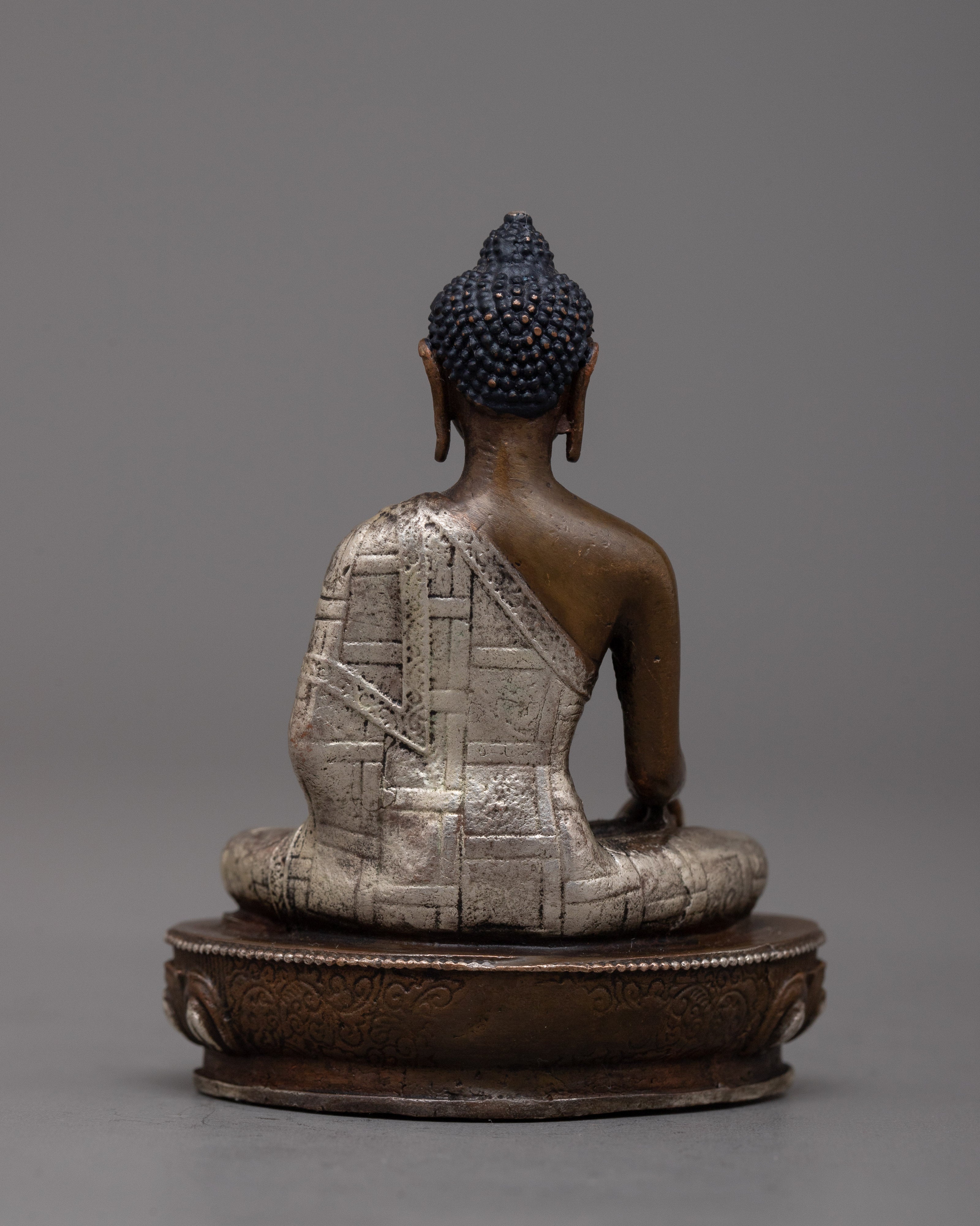 Meditating Shakyamuni Buddha Statue | Machine-Made, Crafted from Oxidized Copper