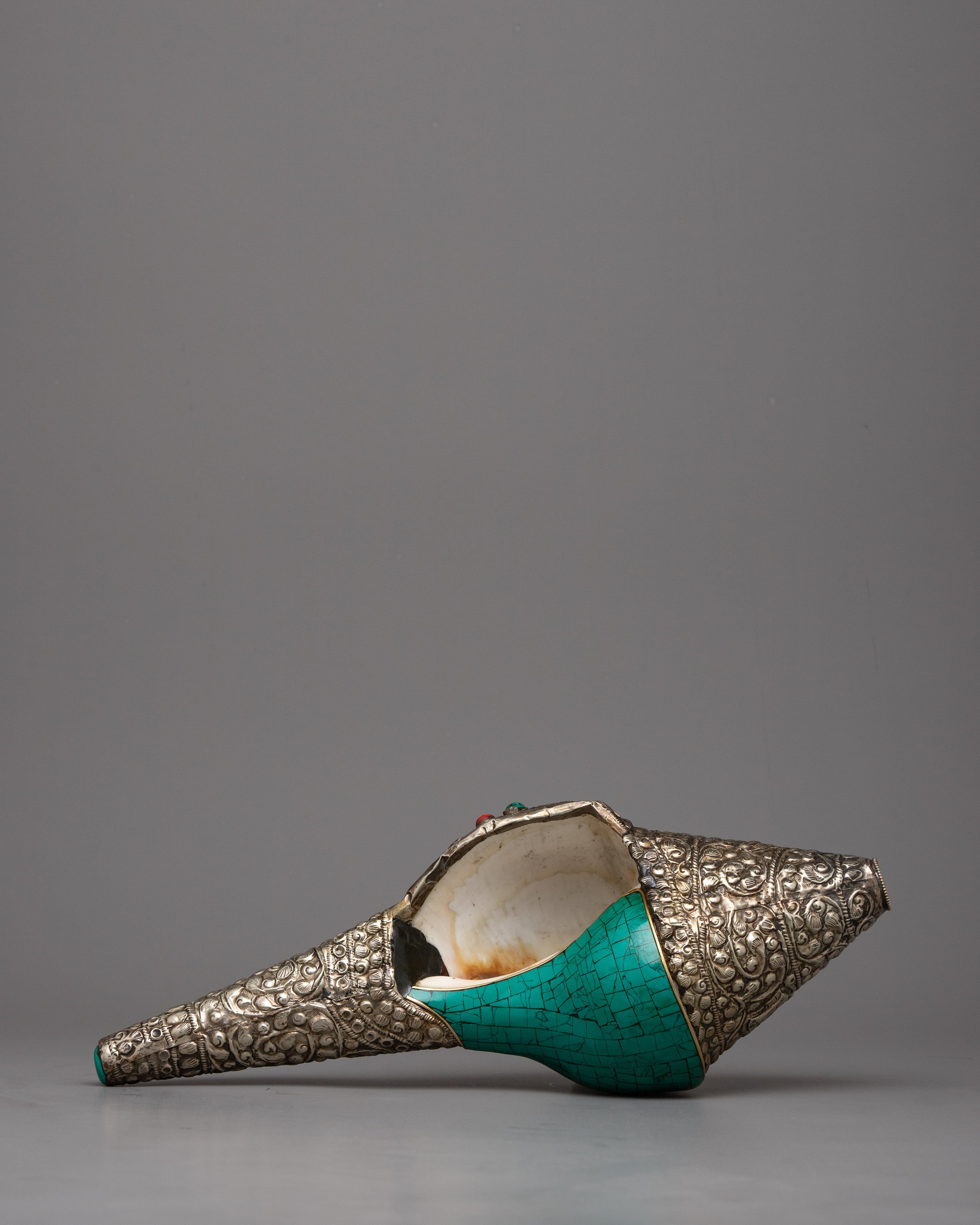 White Metal Conch Turquoise | Elegant Shankha for Spiritual Offerings