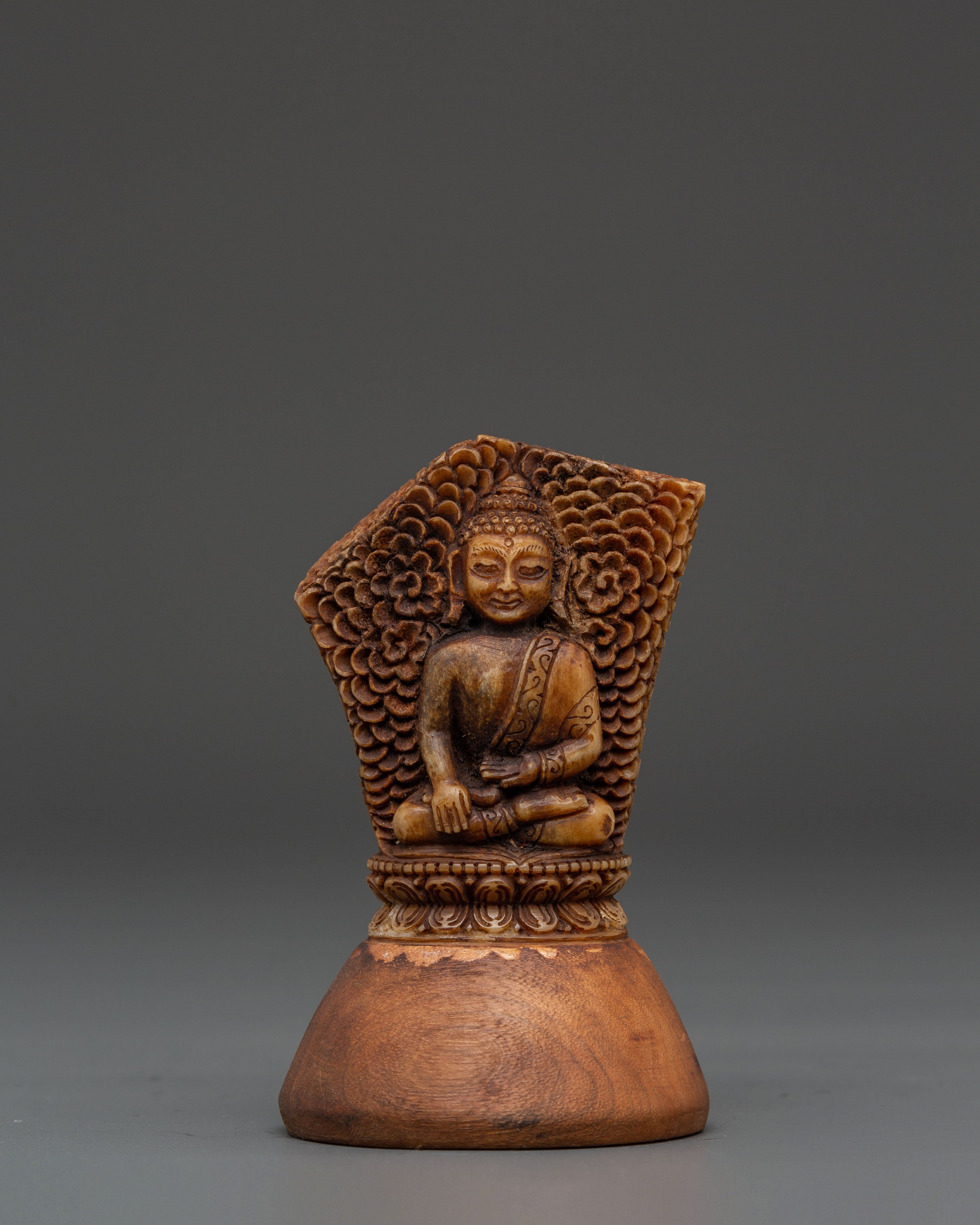 Wooden Shakyamuni Buddha Figurine | Symbol of Peace and Tranquility
