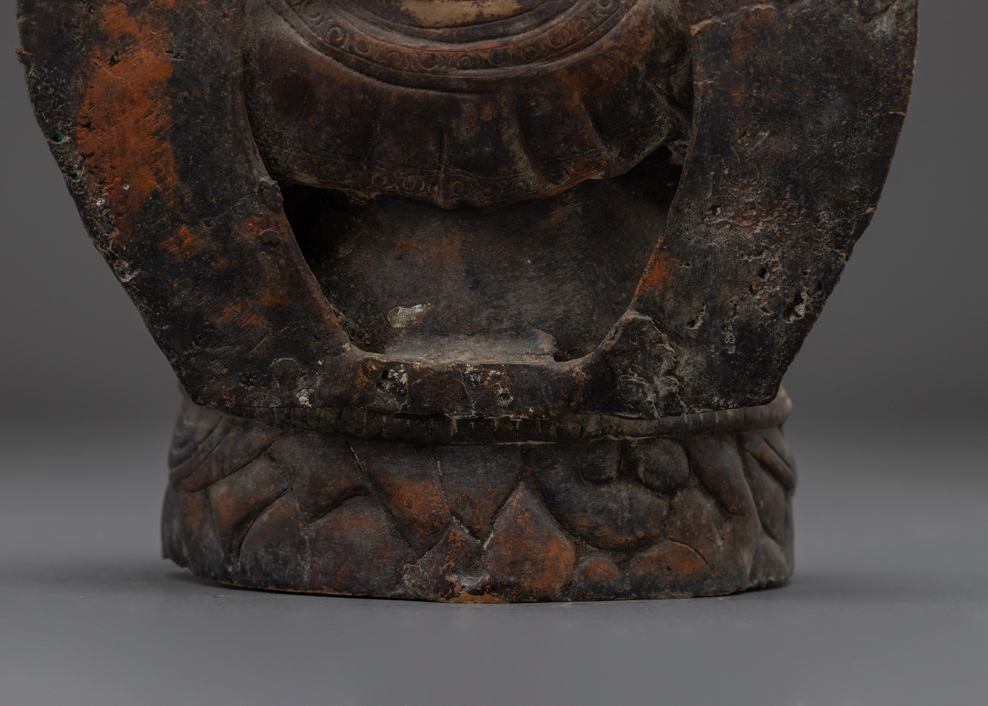Dhatarattha Statue | Guardian King of the East