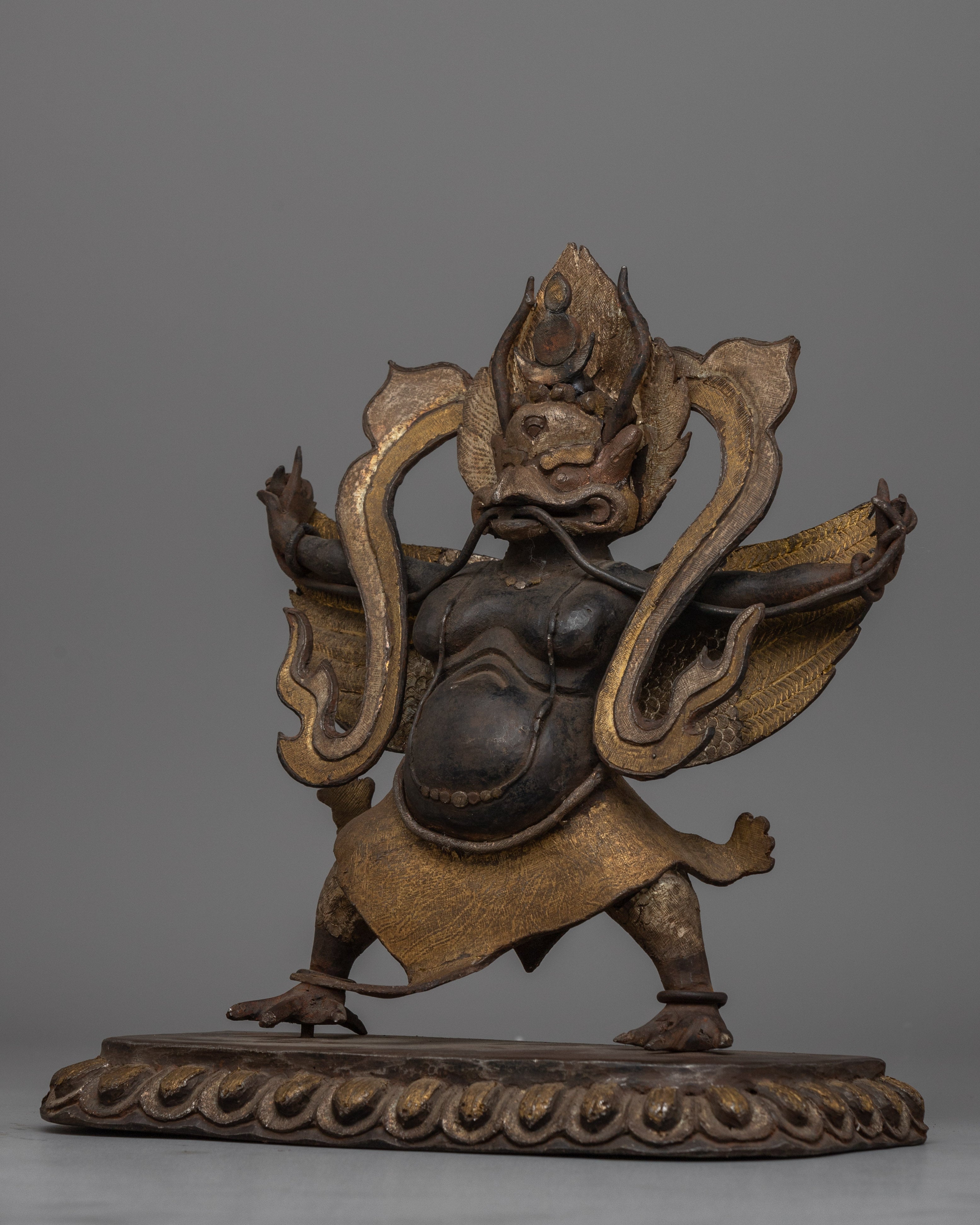 Elegant Garuda Statue | Symbol of Divine Power and Protection in Buddhist Art