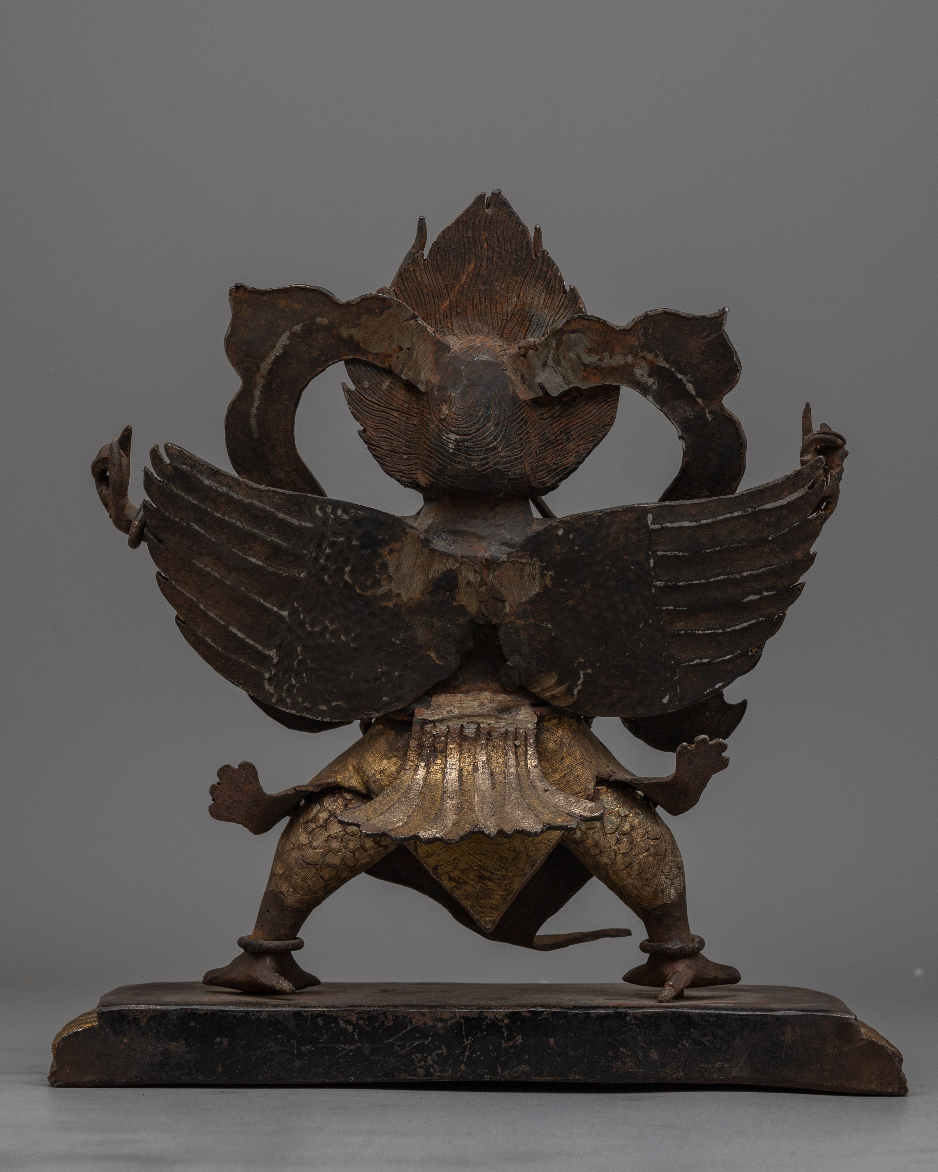 Elegant Garuda Statue | Symbol of Divine Power and Protection in Buddhist Art