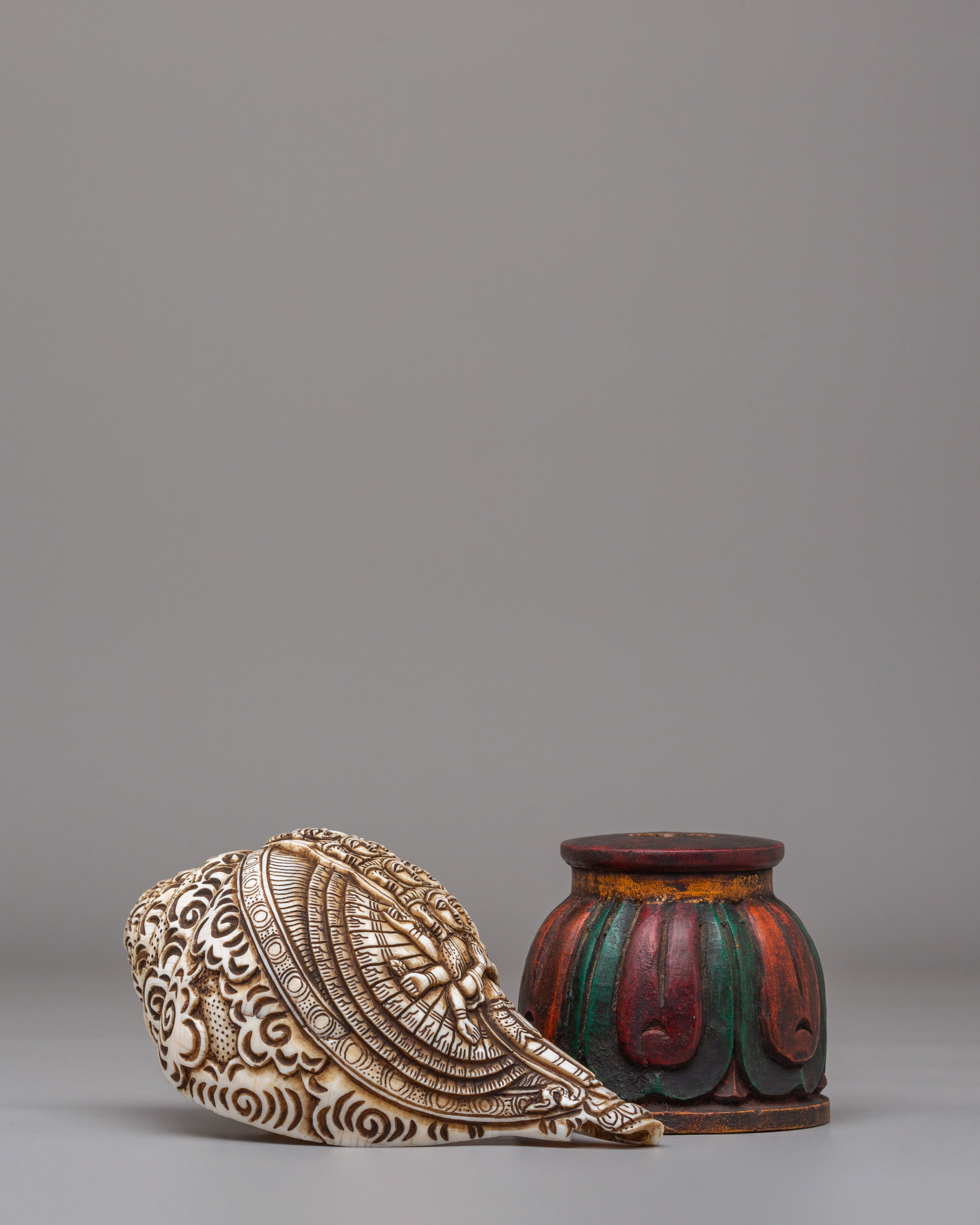 1000 Armed Conch With Stand | Sacred Chenrezig Conch for Spiritual Practice