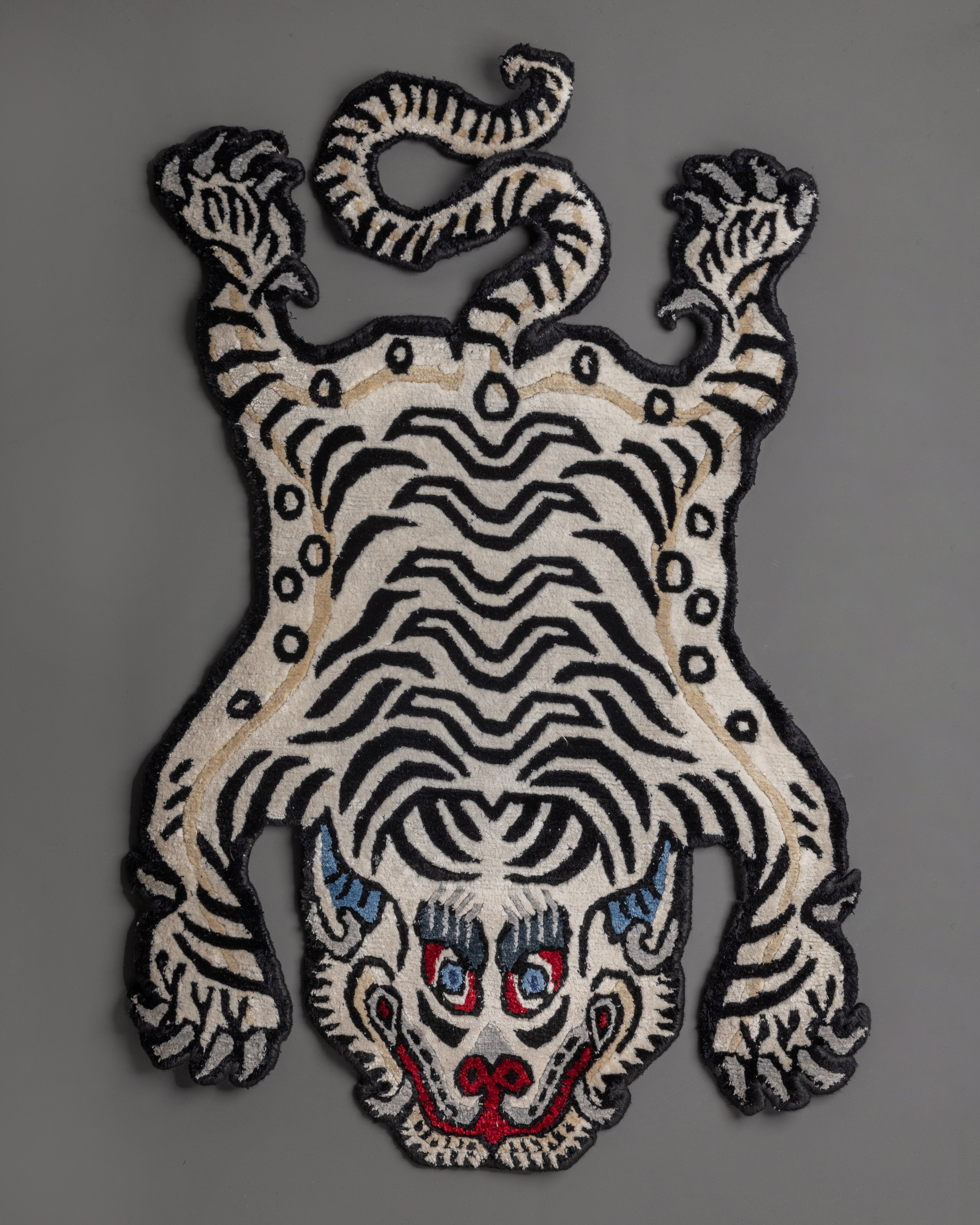 white-black-knotted-tiger-rug