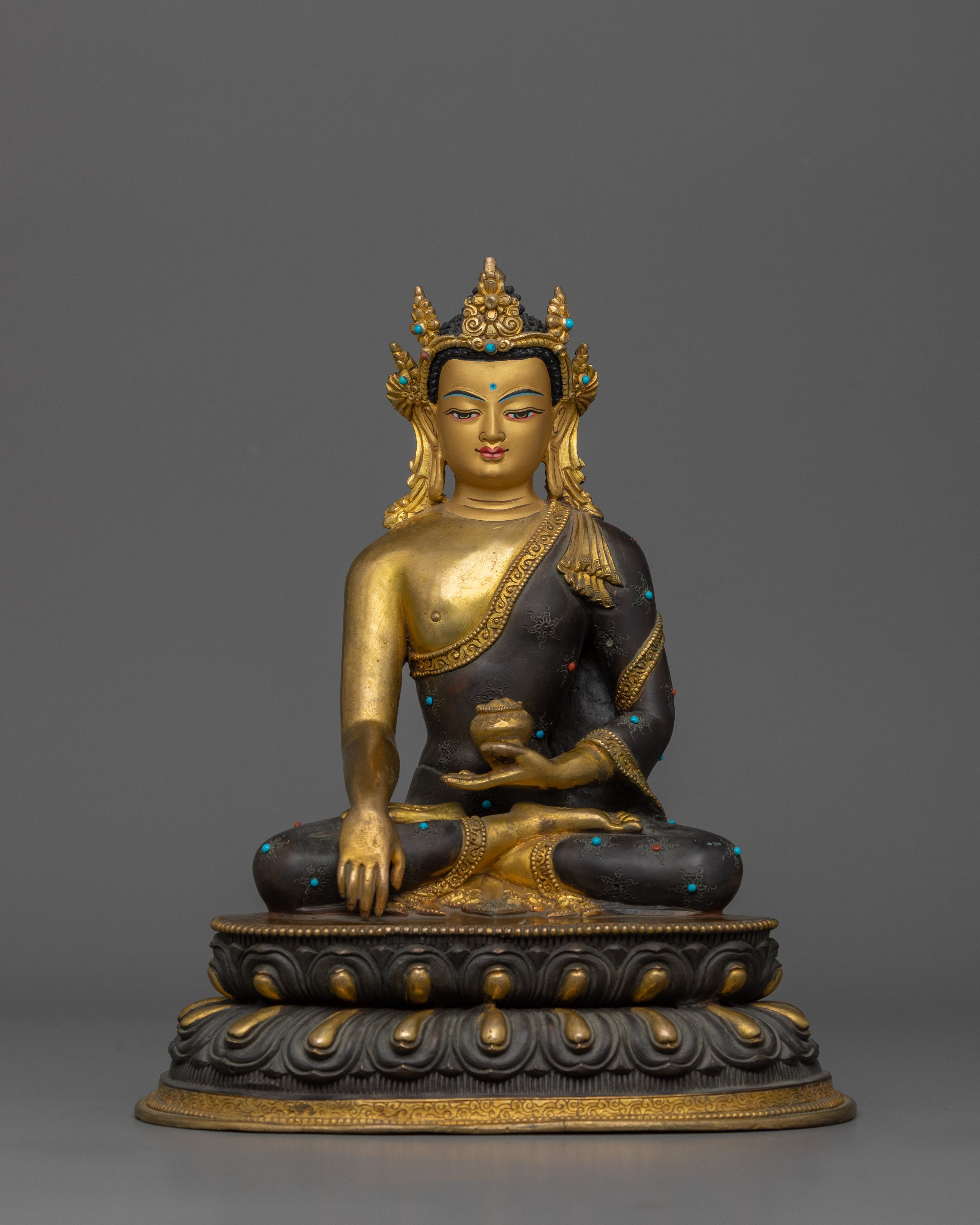 handcrafted-sculpture-of-crown-shakyamuni-buddha