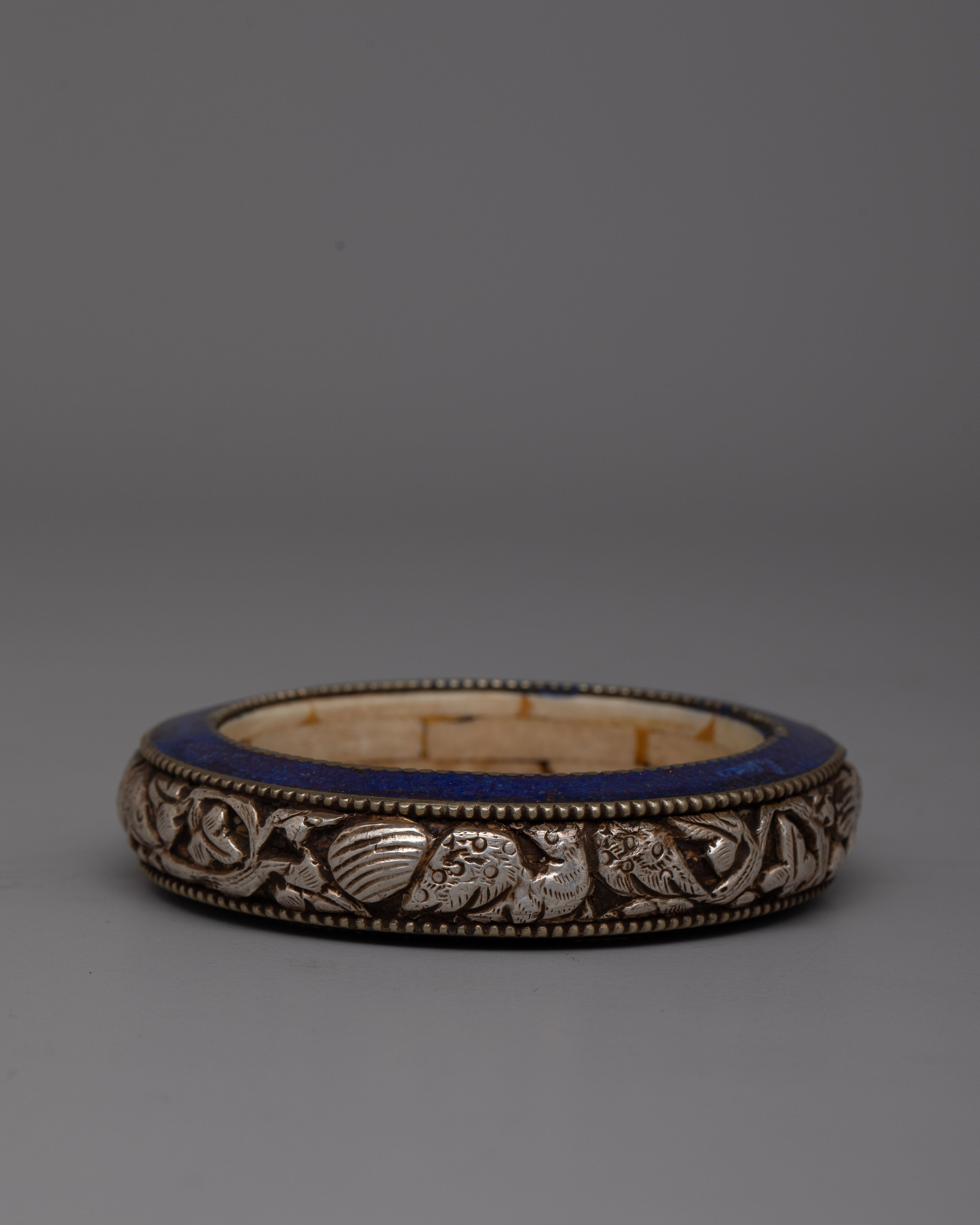 Presenting our Tibetan Healing Bracelet, a beautiful fusion of natural healing and spiritual tradition.