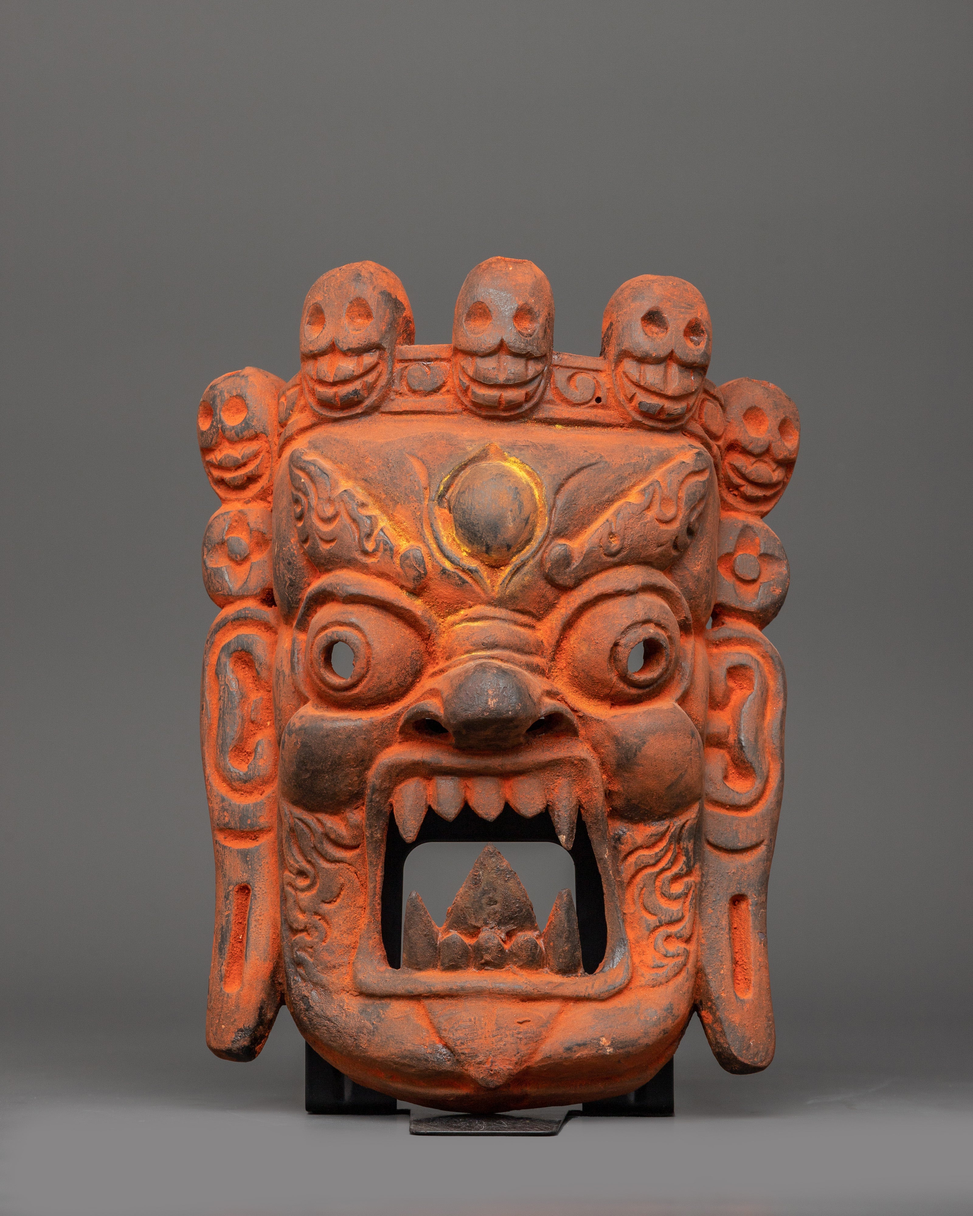 mask-with-sharp-teeth