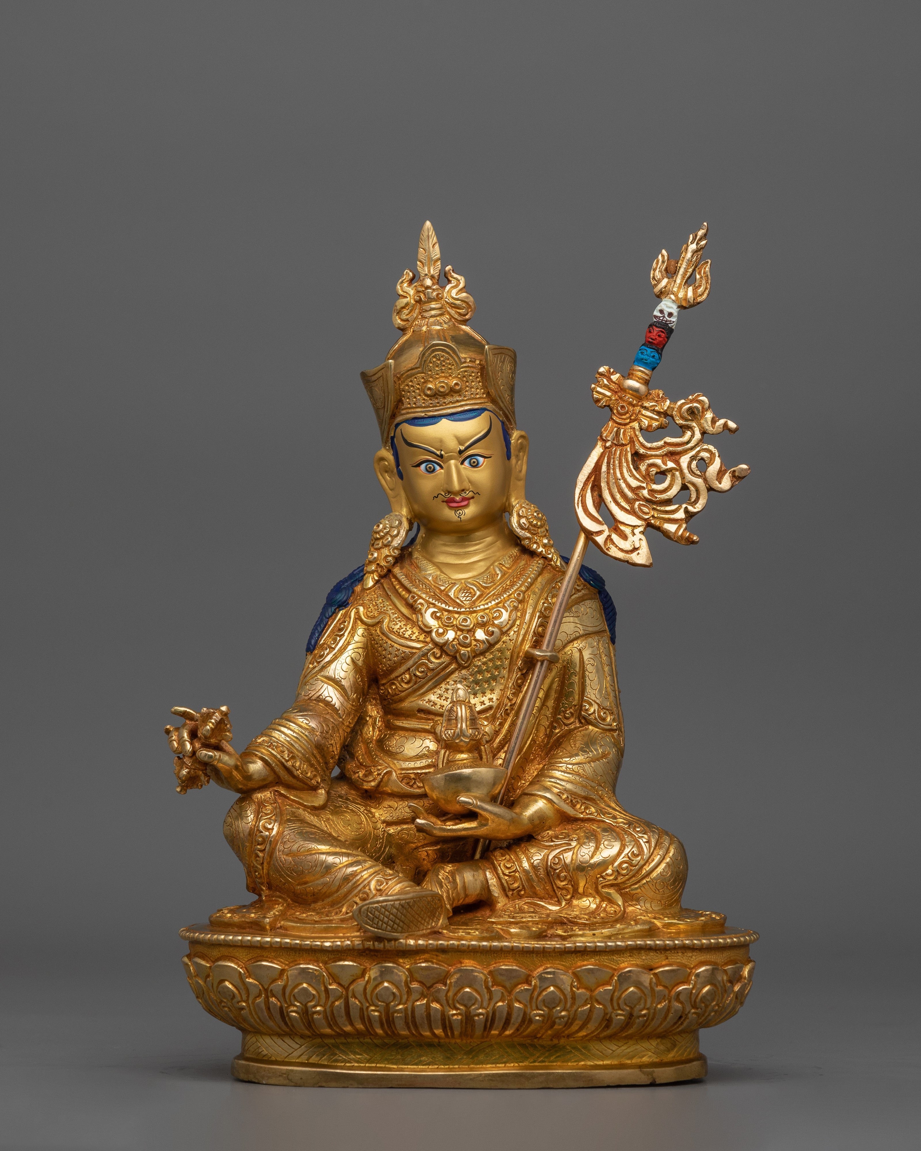 handmade-sculpture-of-lotus-born-master-guru-rinpoche