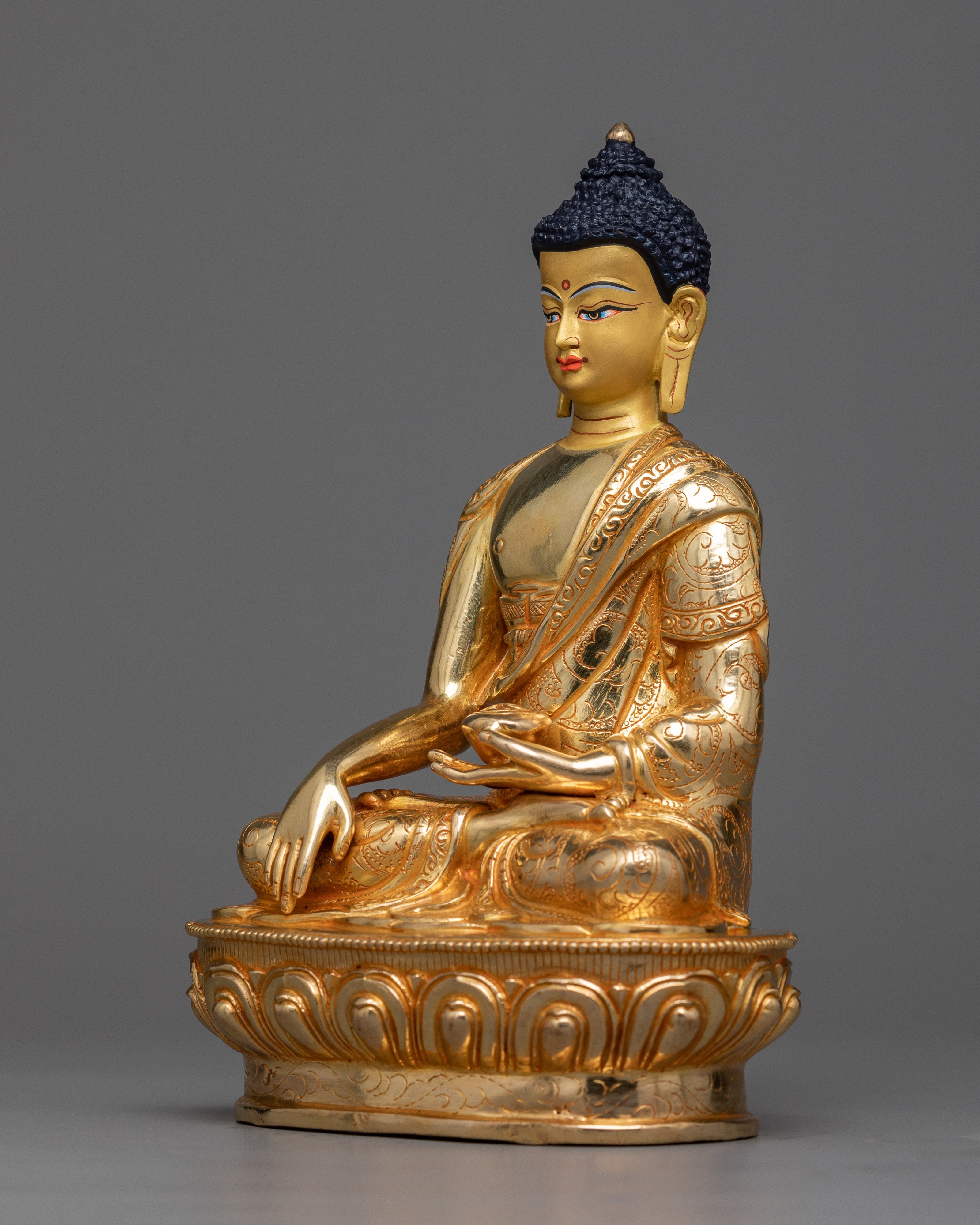 famous shakyamuni buddha sculpture