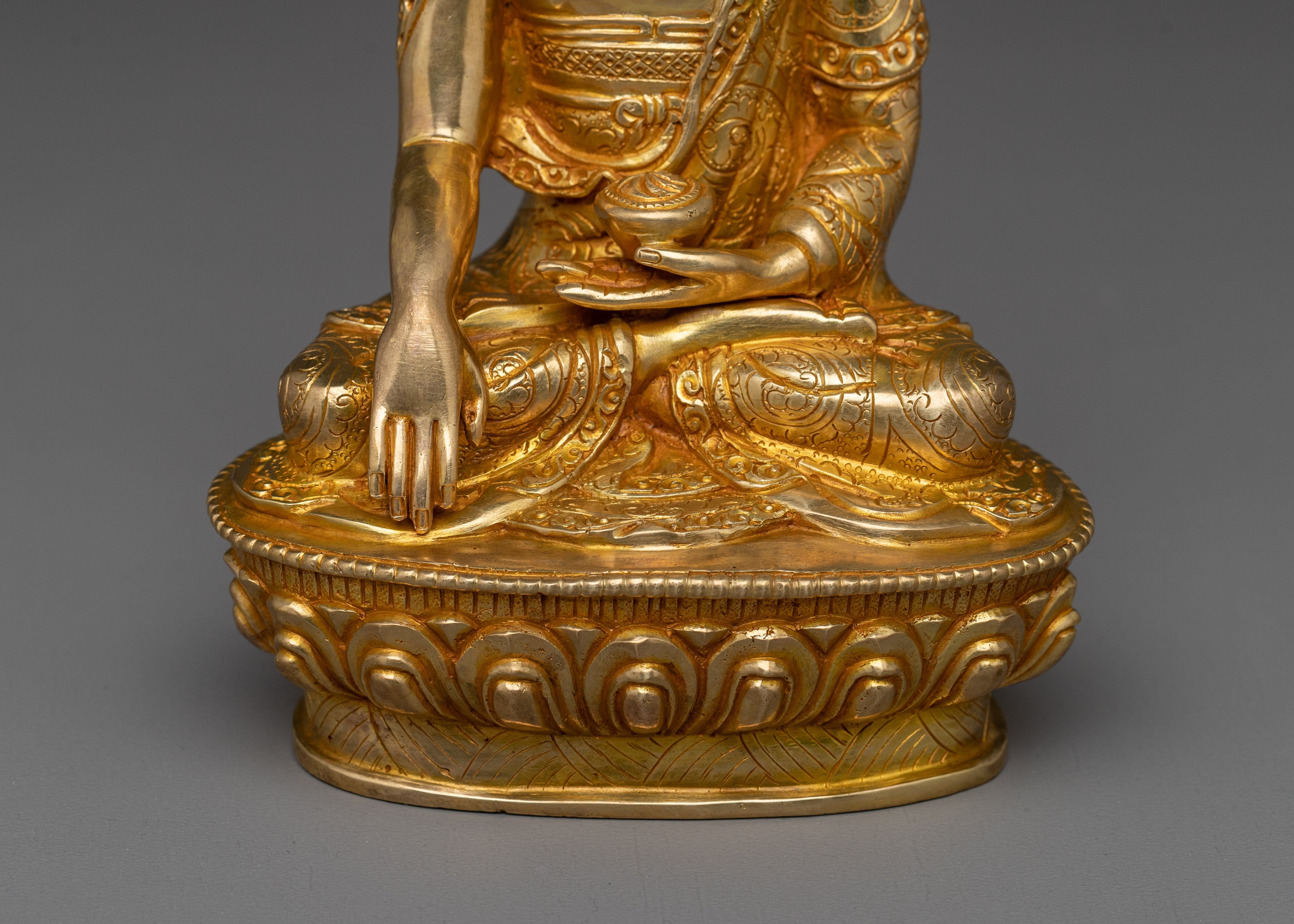 Enlightened Shakyamuni Buddha Golden Art | The Sage of Shakyas
