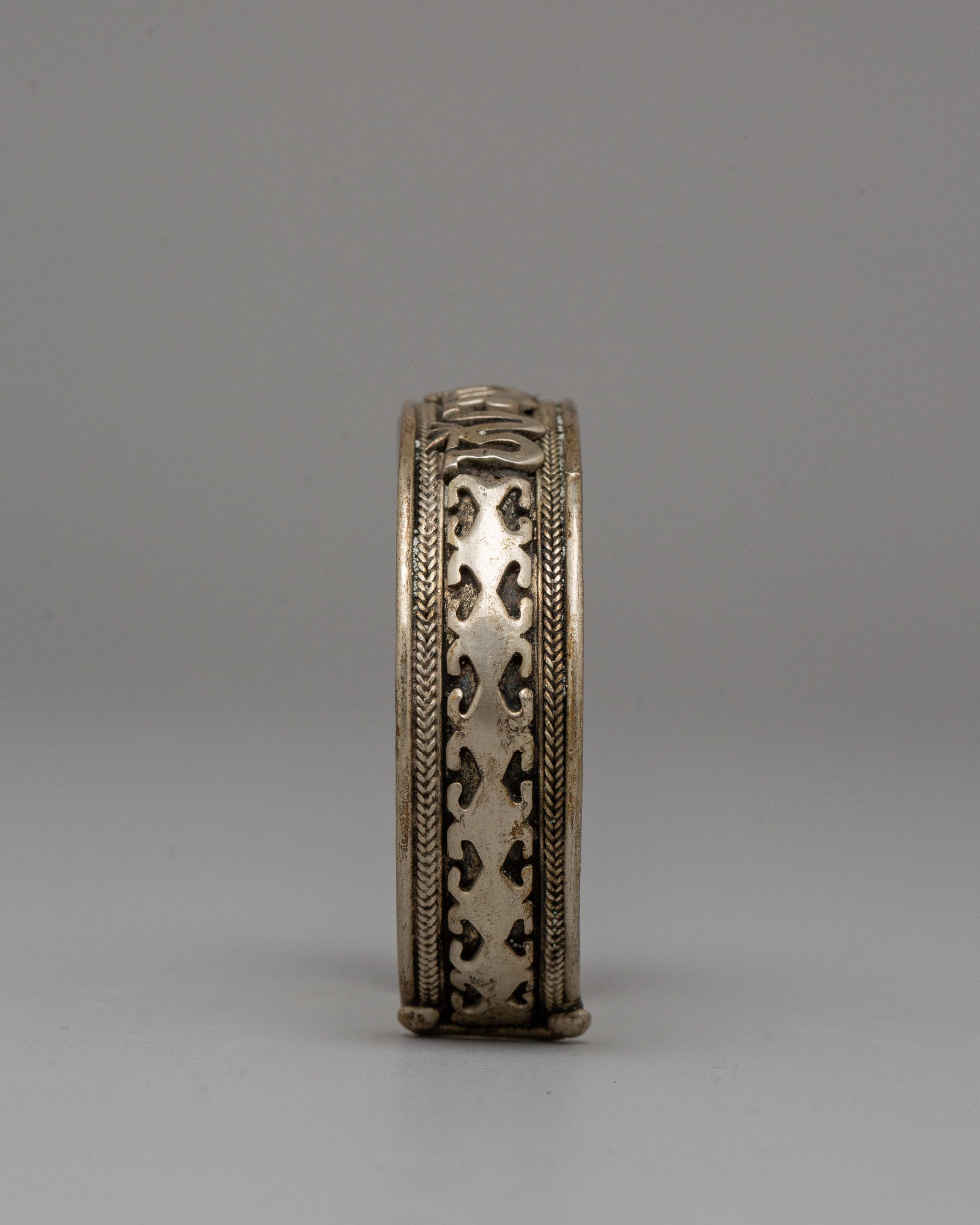 Om Mani Padme Hum Tibetan Bracelet | Perfect for meditation and spiritual connection