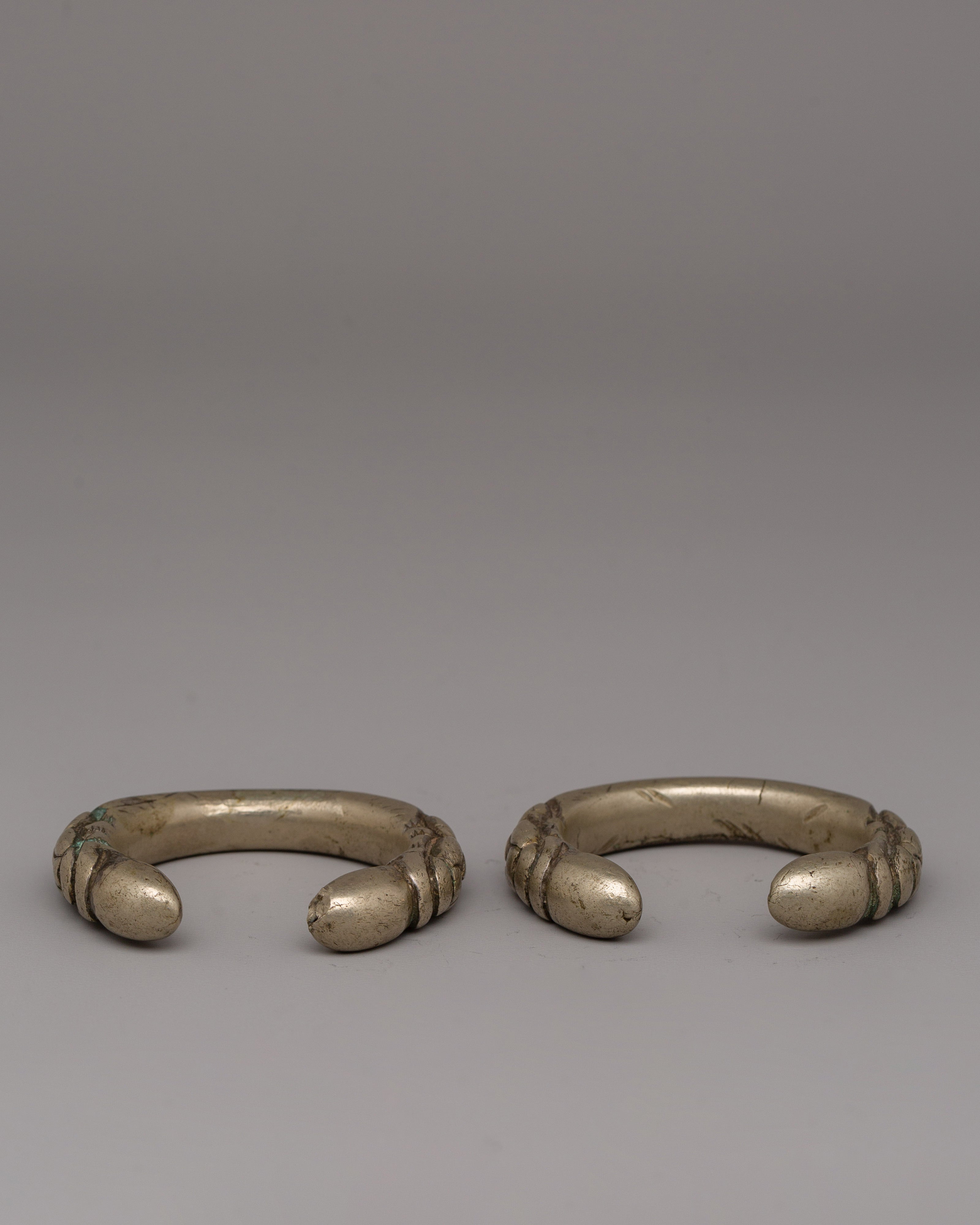 White Metal Bracelet Set