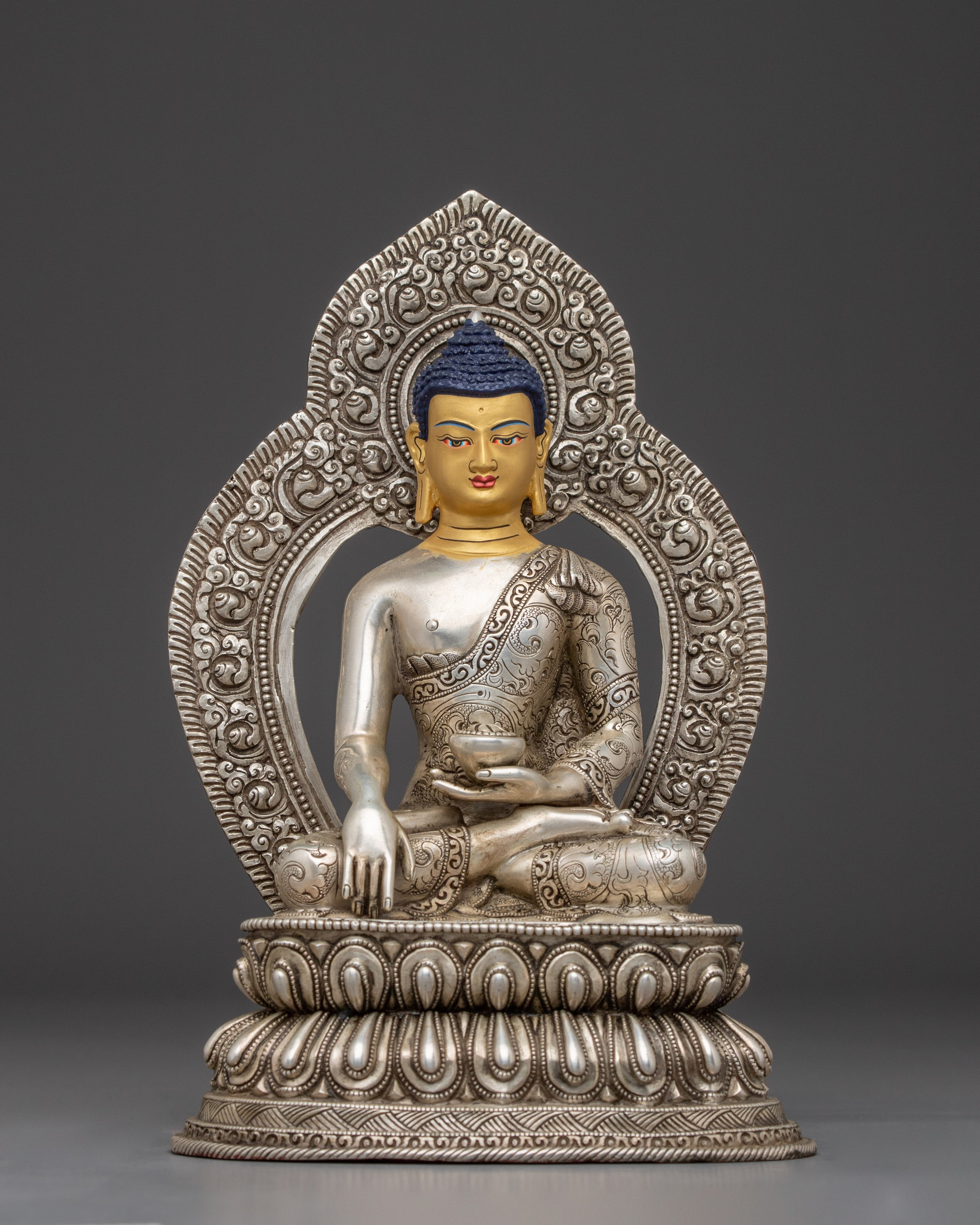 silver-gautama-buddha-statue