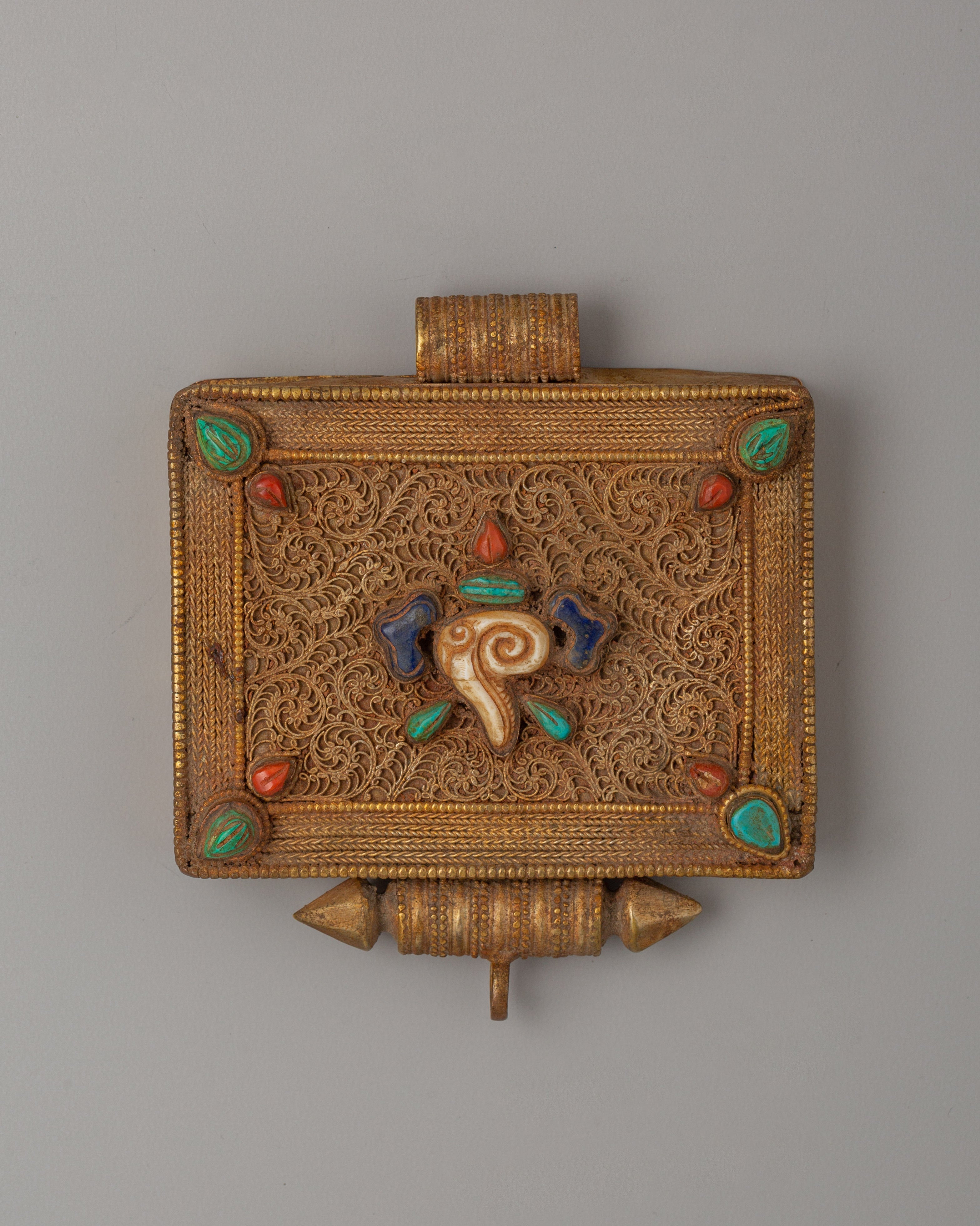 ghau-box-locket-with-auspicious-symbol