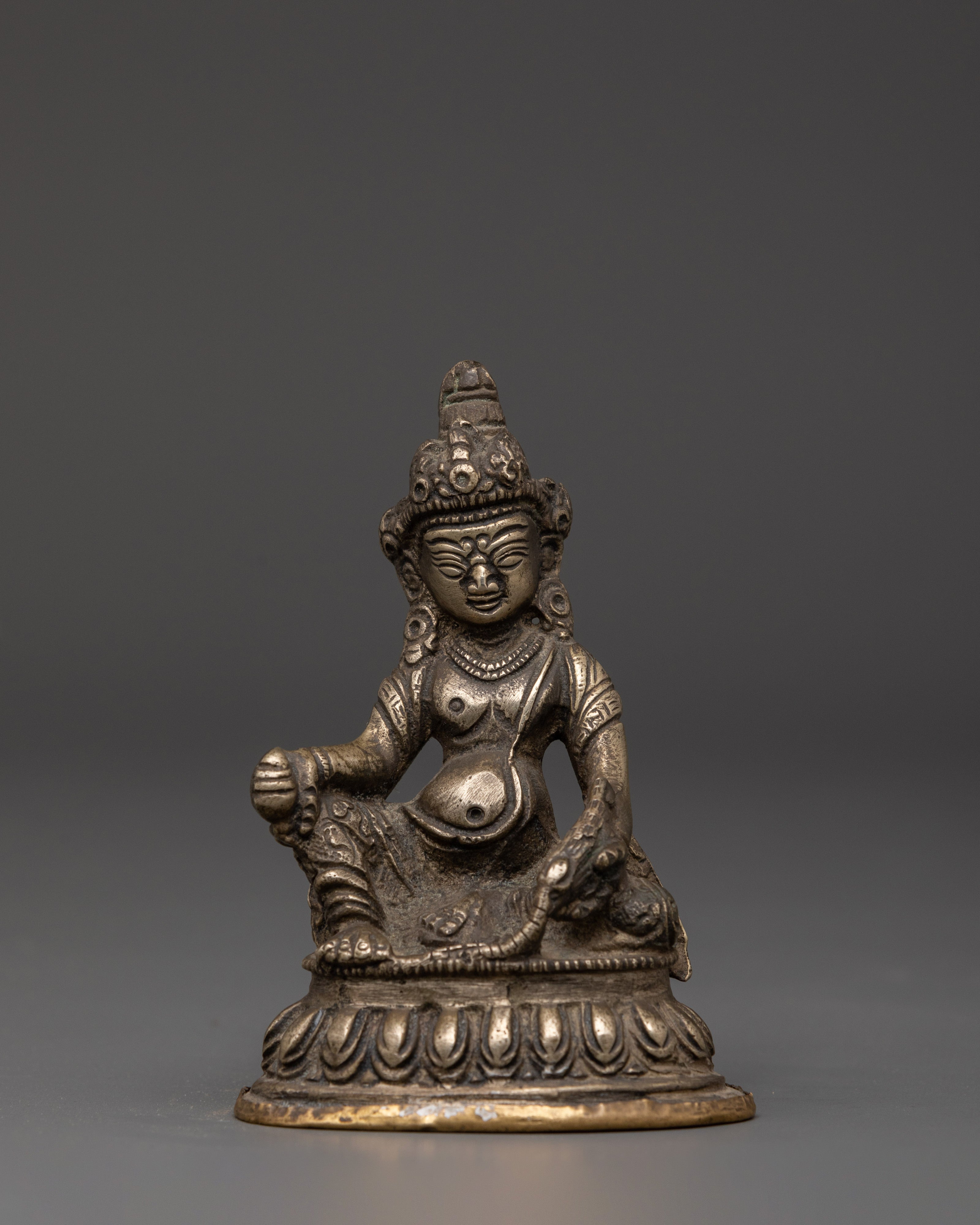 traditional-dzambhala-statue