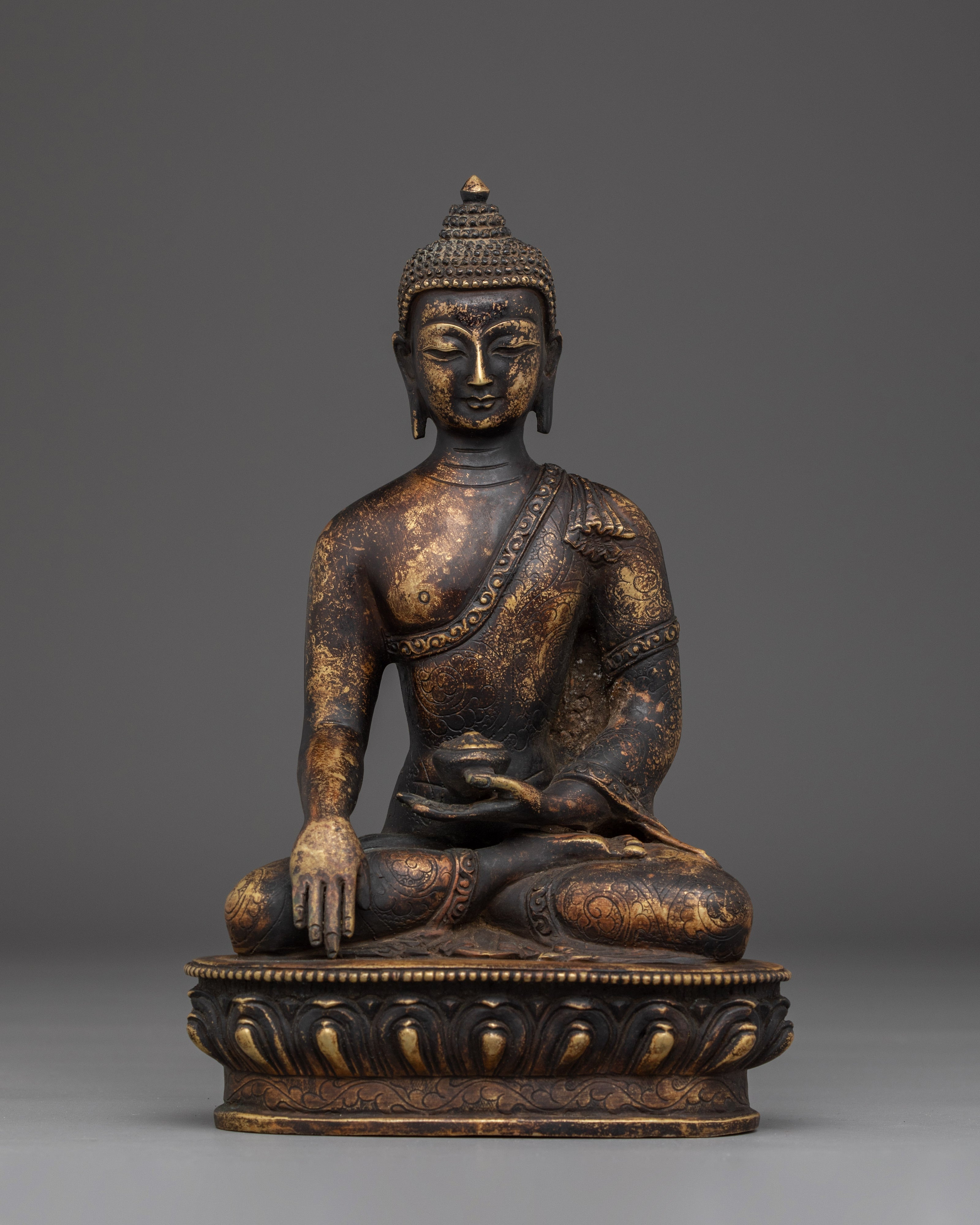 Shakyamuni Buddha Statue with Antique Finish