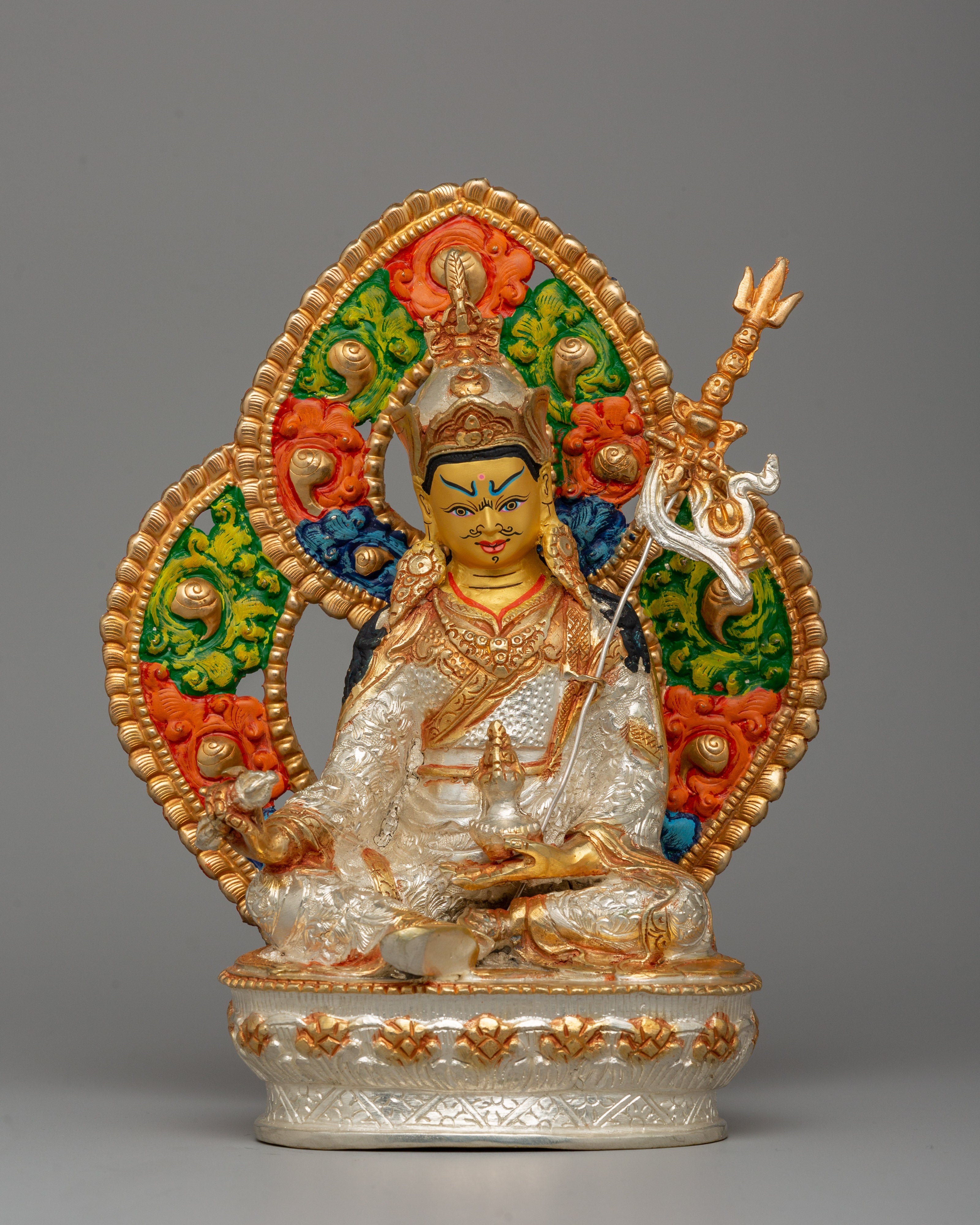 guru-rinpoche-with-sacred-beautiful-halo