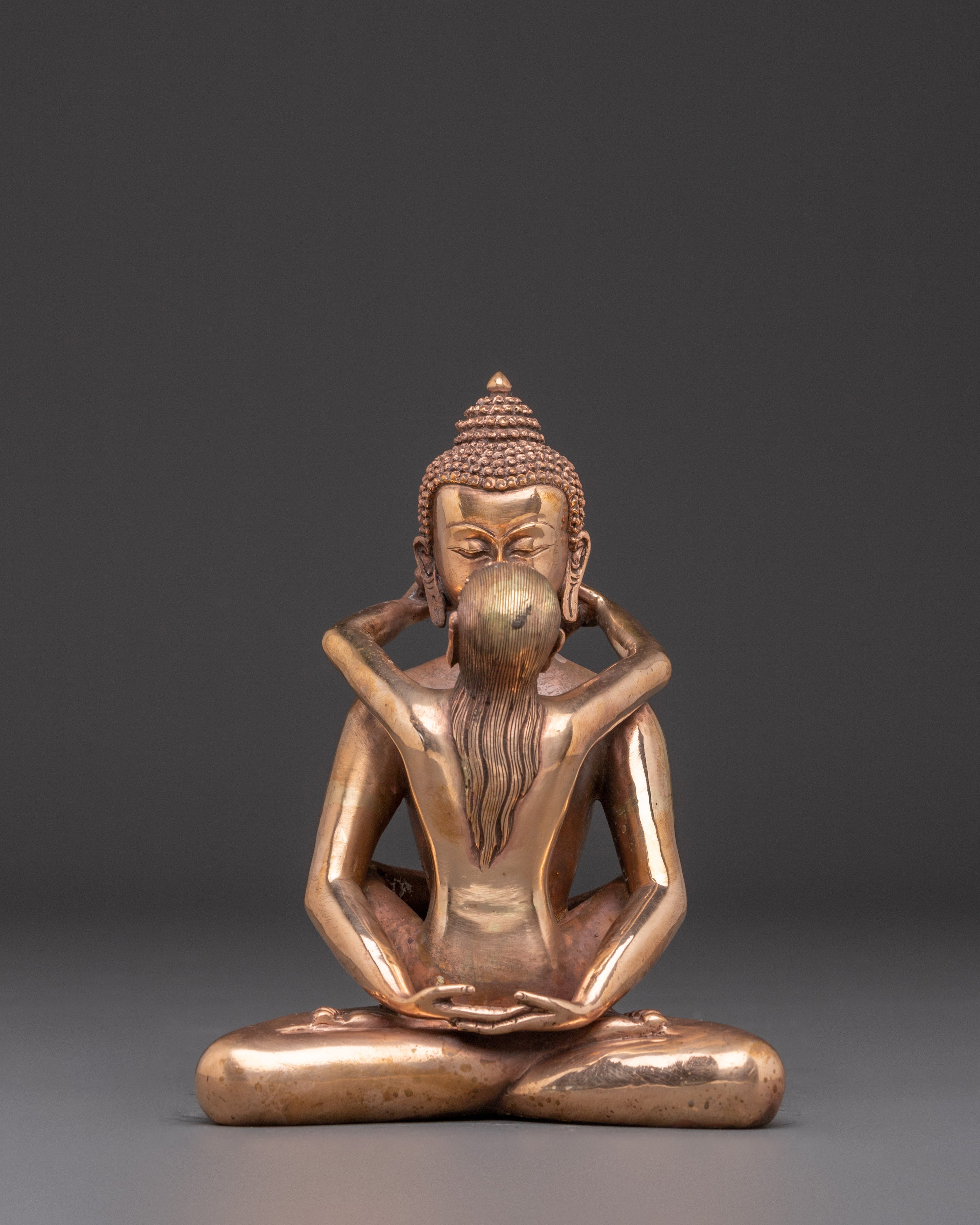 Samantha Bhadra with consort statue