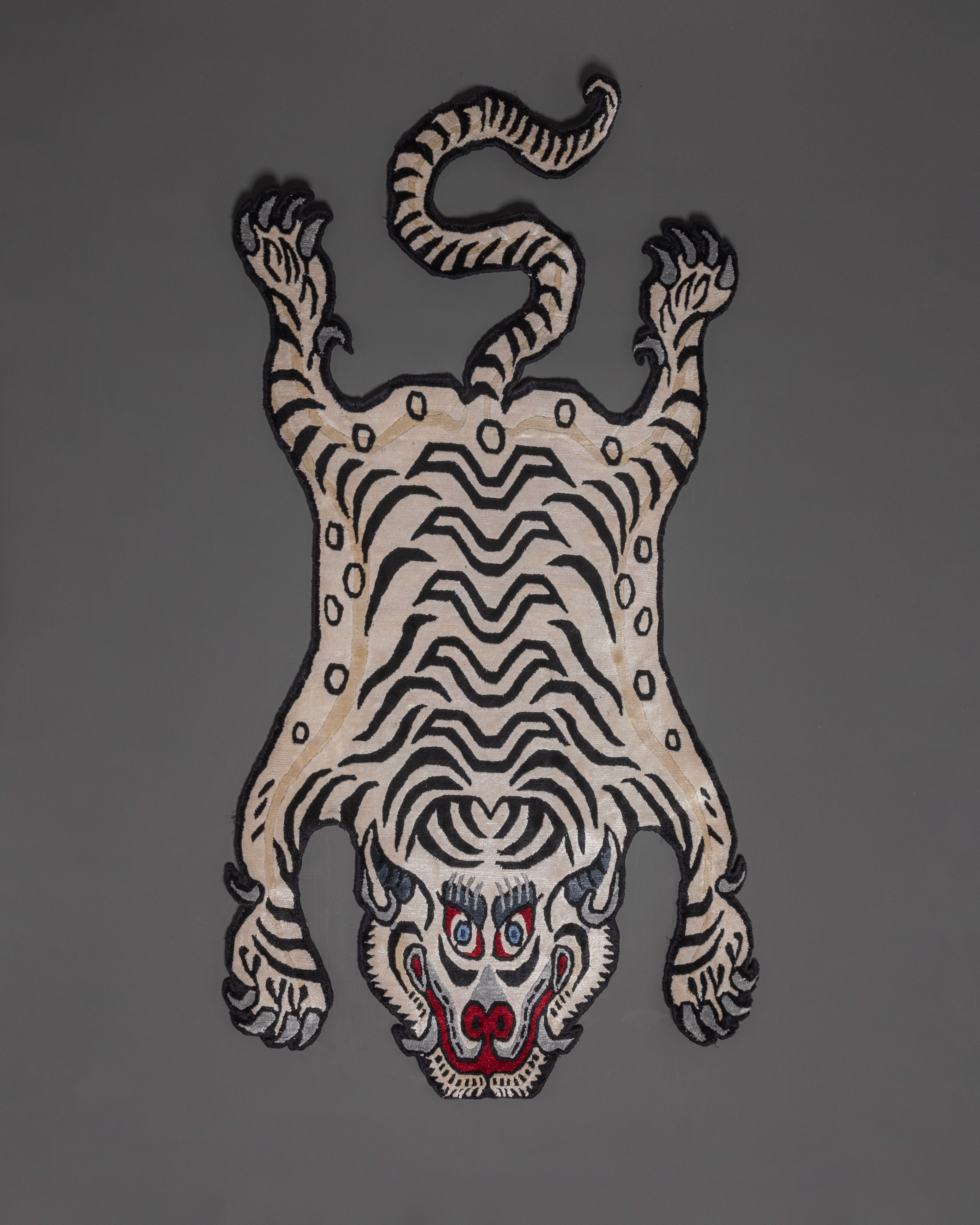 Symbolic Tiger Design Rug | Unique Handcrafted Viscose Rug for Home Décor