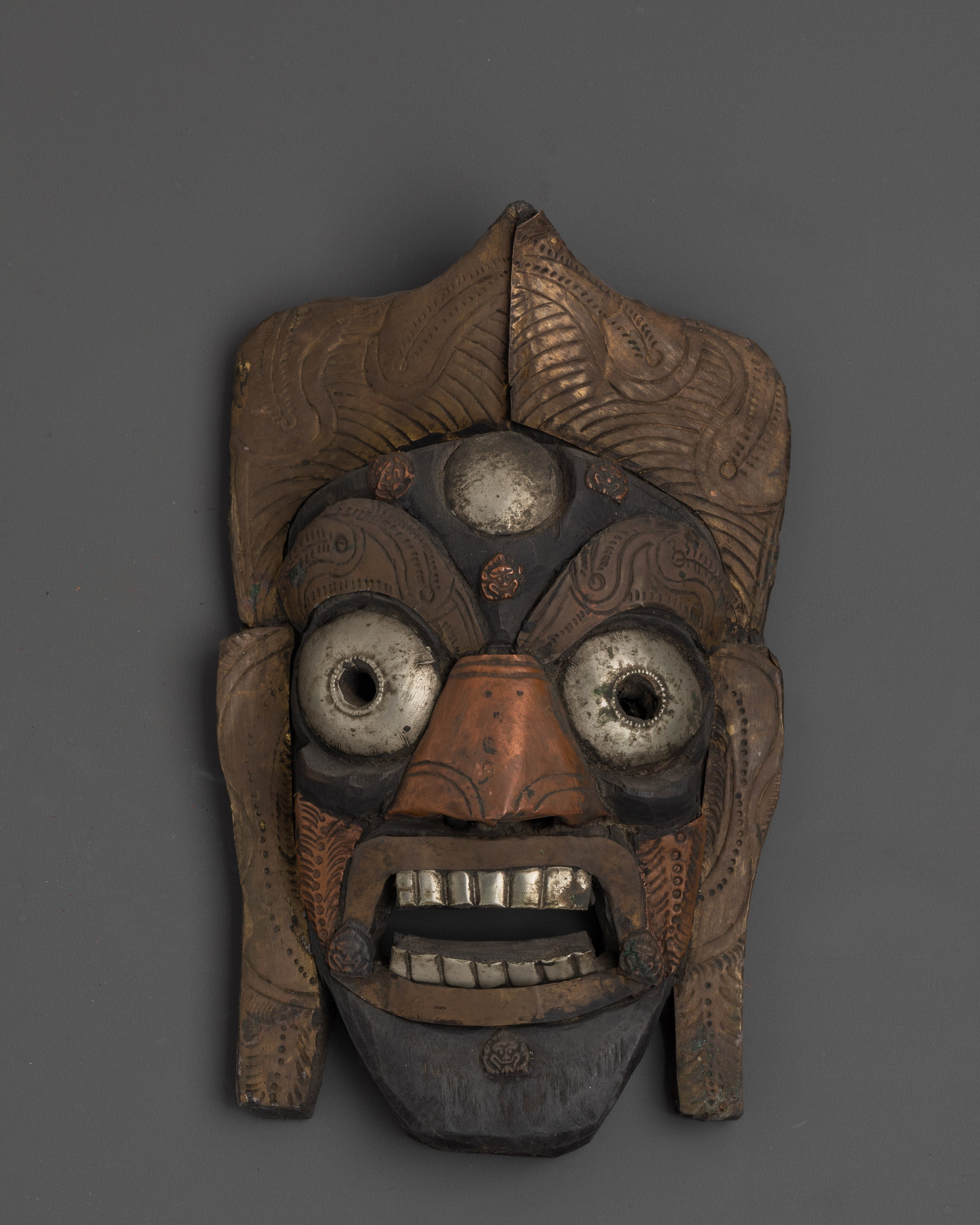 copper-and-brass-wall-hanging-mask