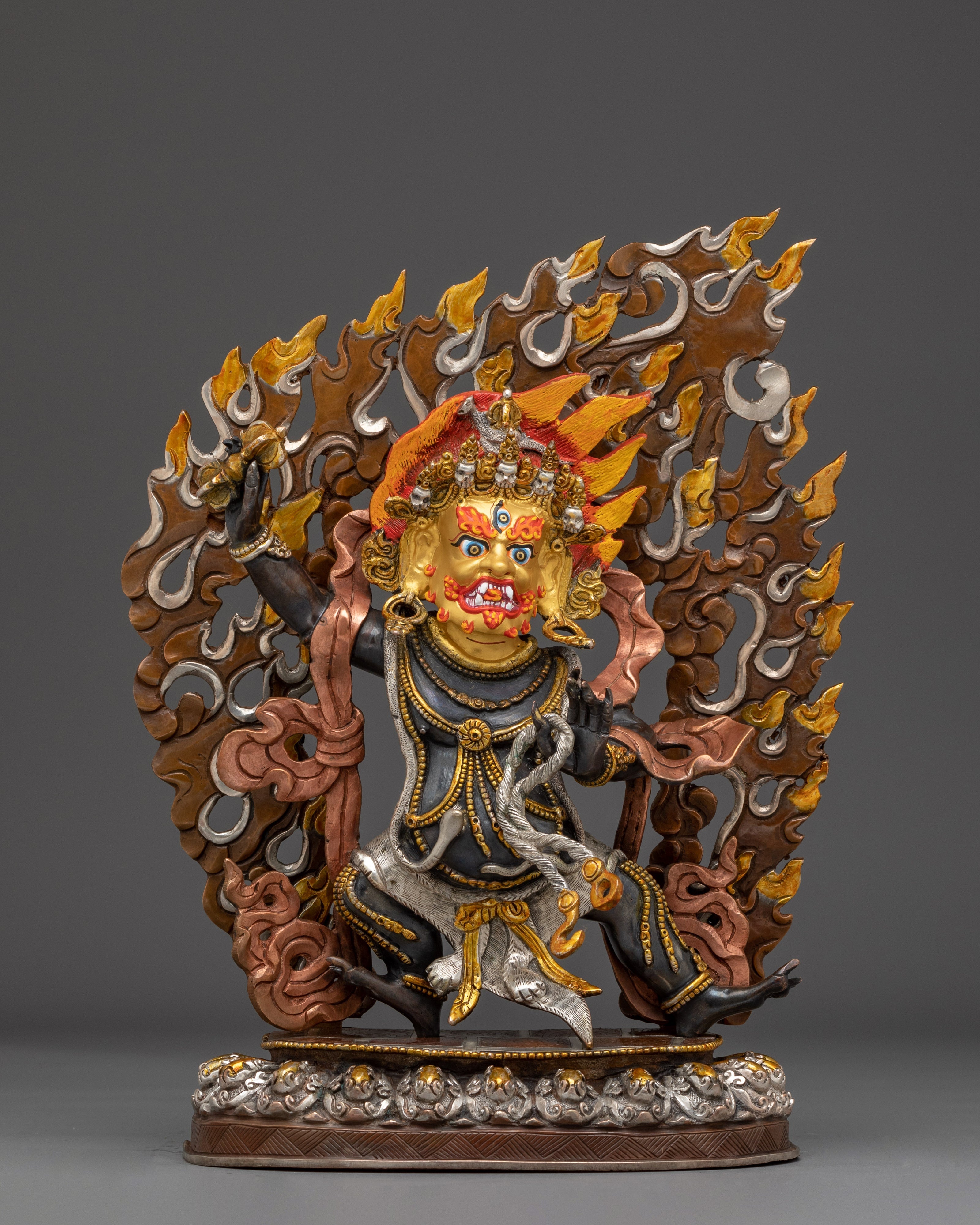 buddhist-protector-vajrapani-statue