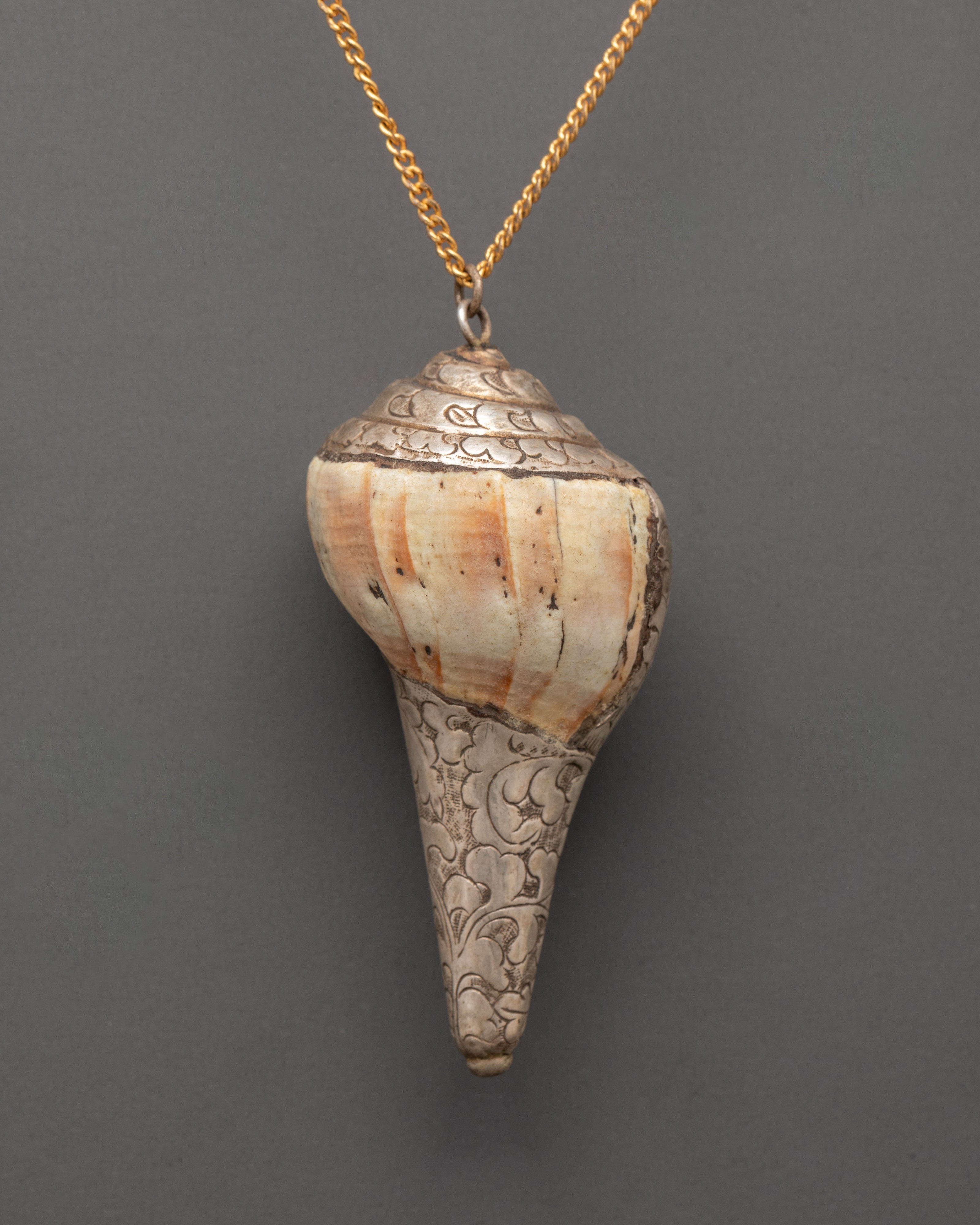 handcrafted-conch-shell-locket-pure-silver