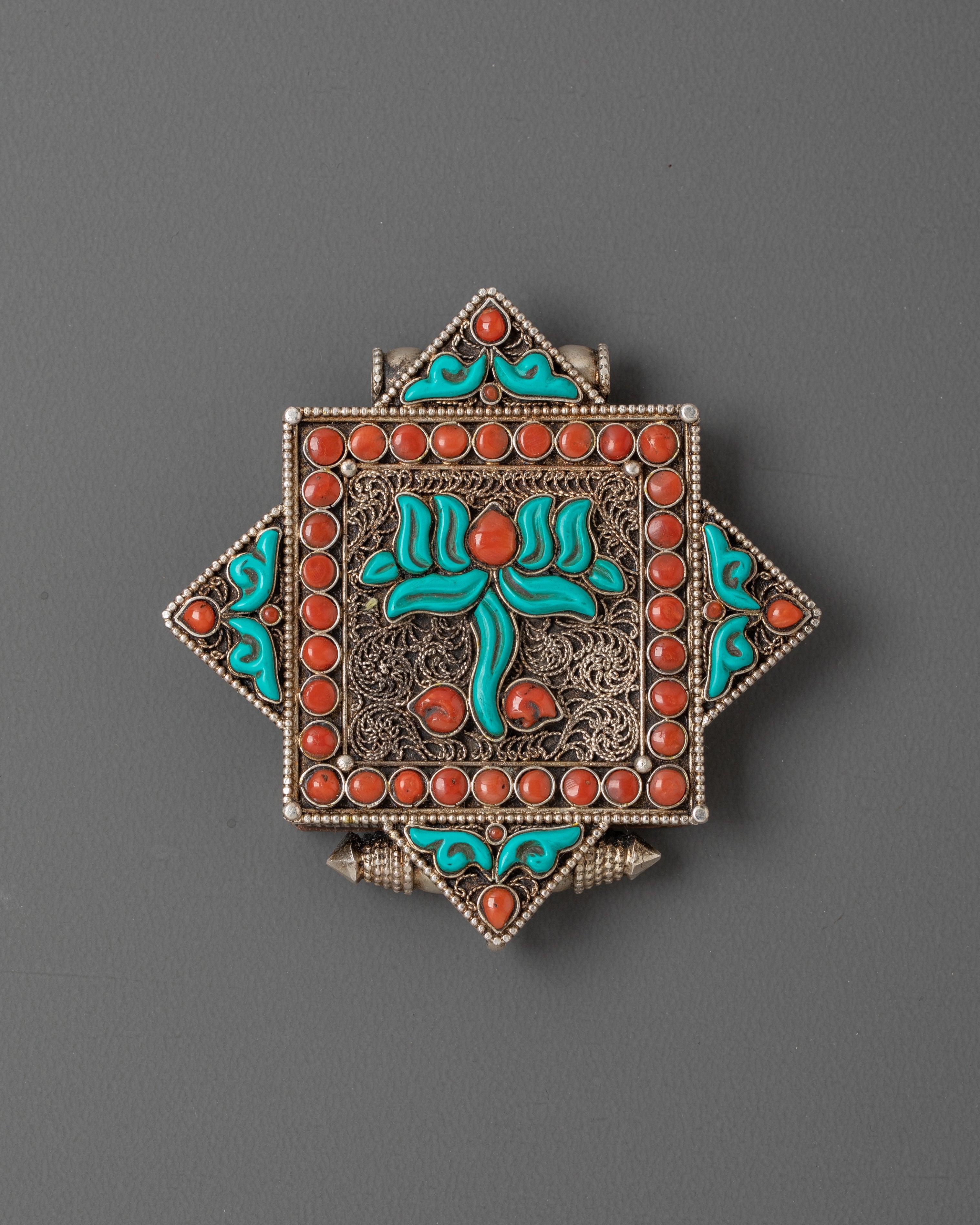 Flower Design Ghau Box Locket