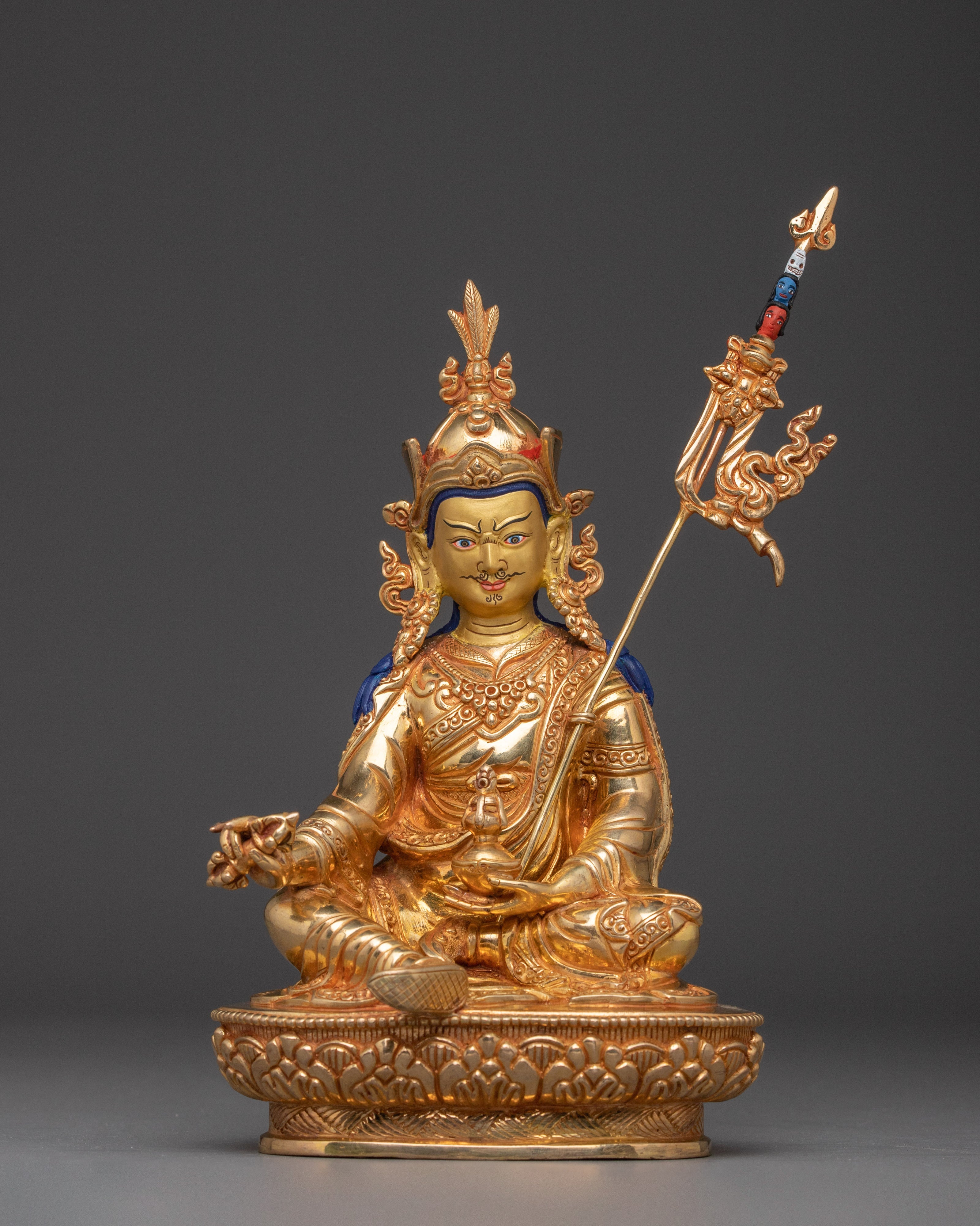 traditional-tibetan-statue-of-guru-rinpoche