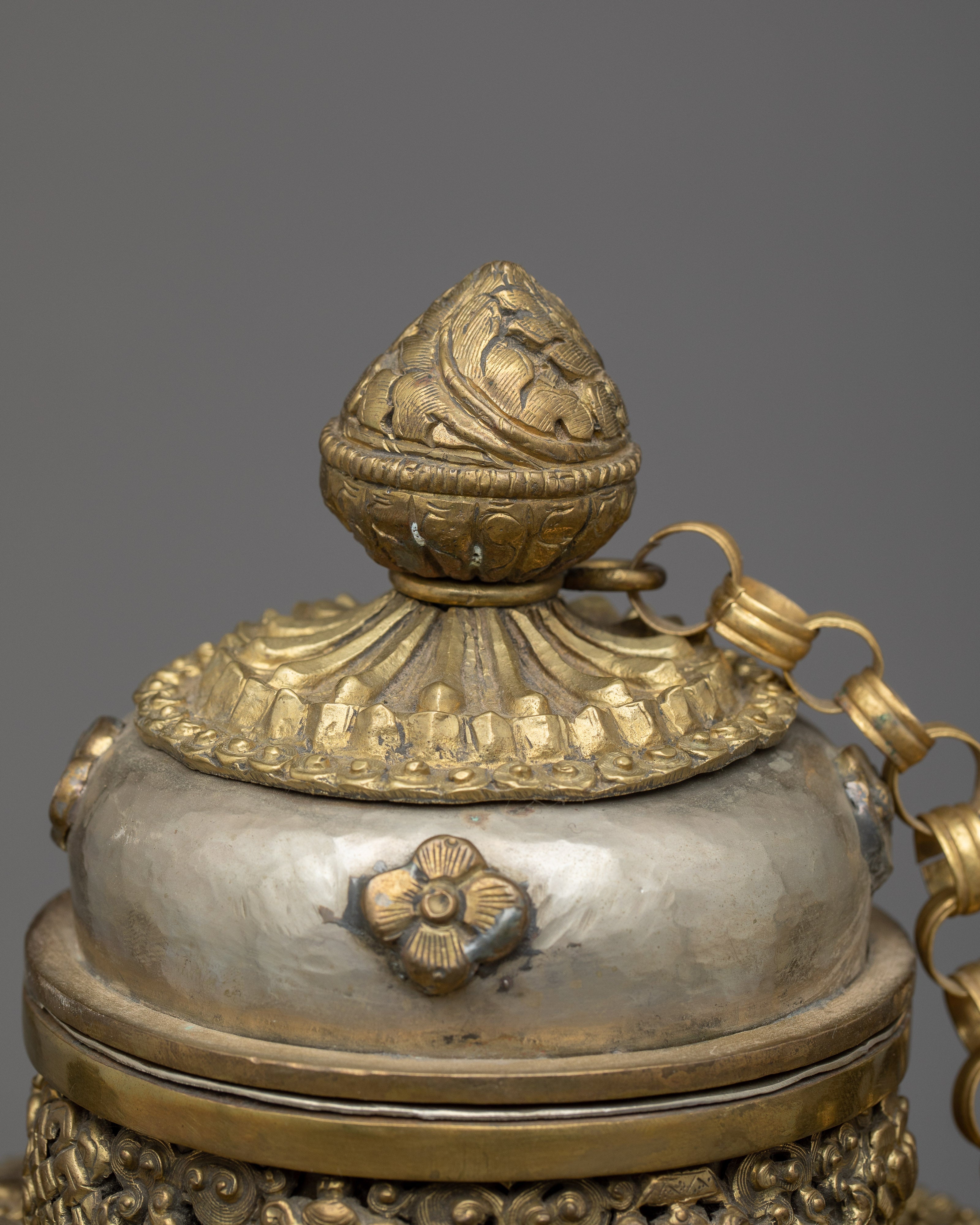 White Metal Tea Pot | Elevate Your Tea Time Experience