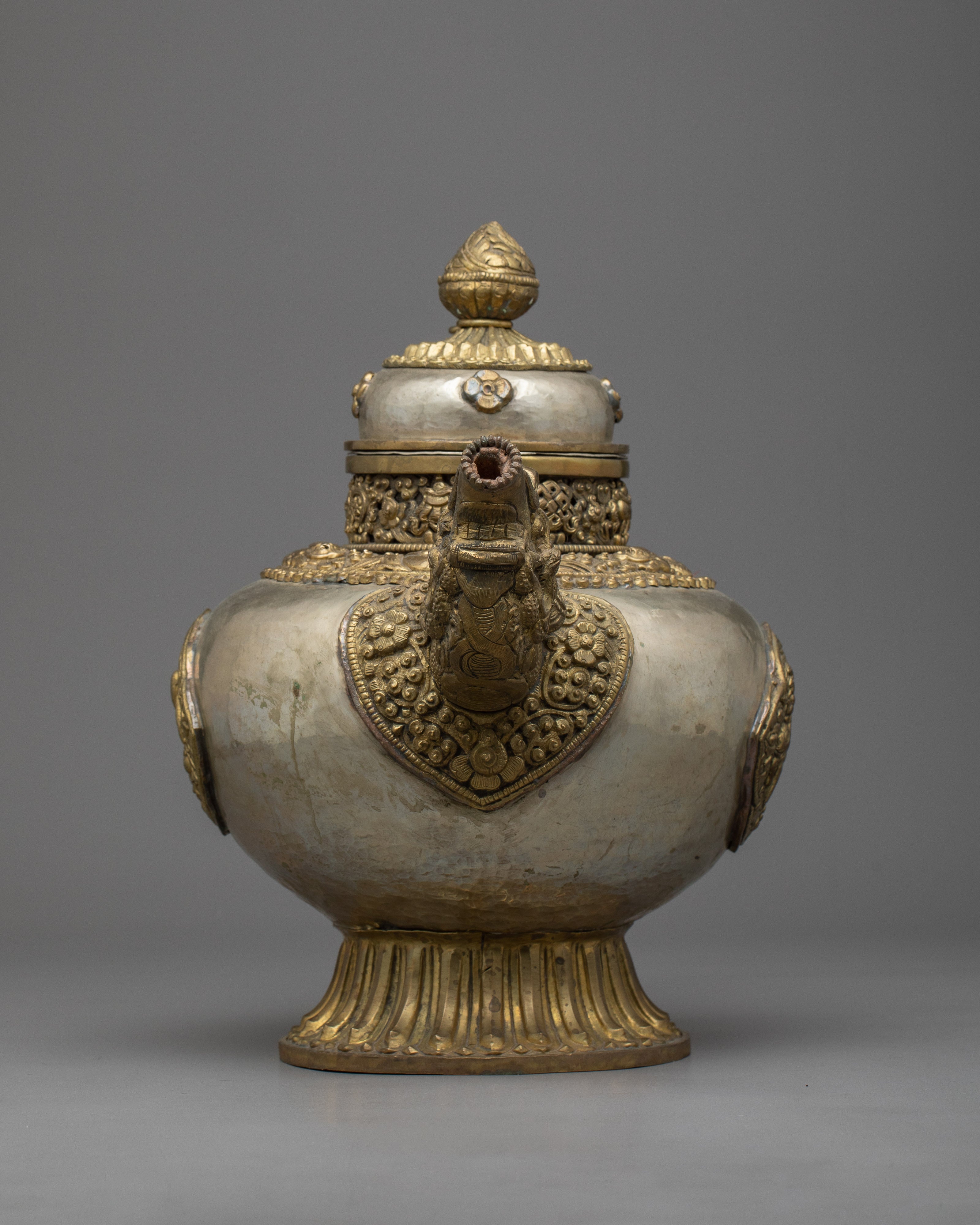 White Metal Tea Pot | Elevate Your Tea Time Experience