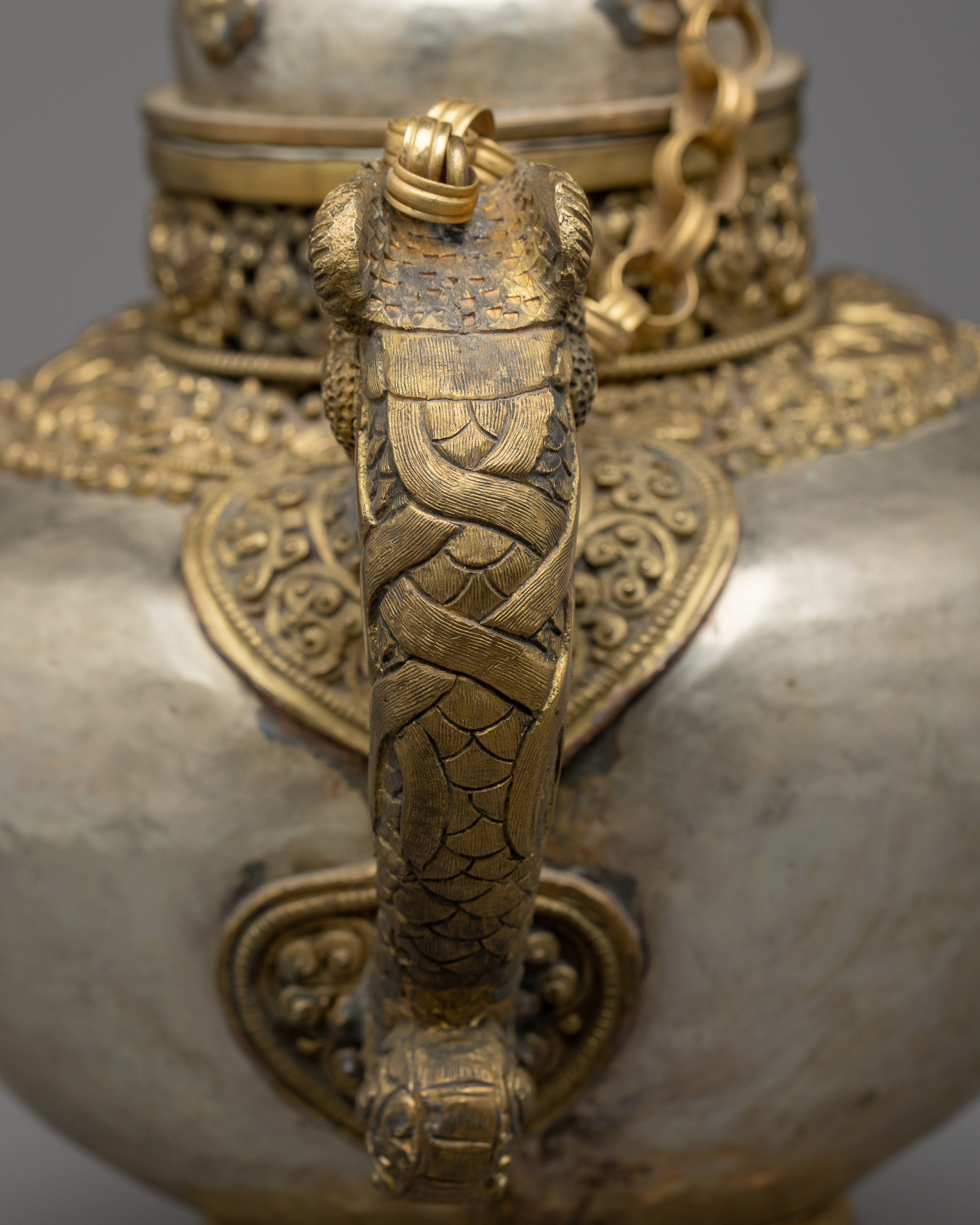 White Metal Tea Pot | Elevate Your Tea Time Experience