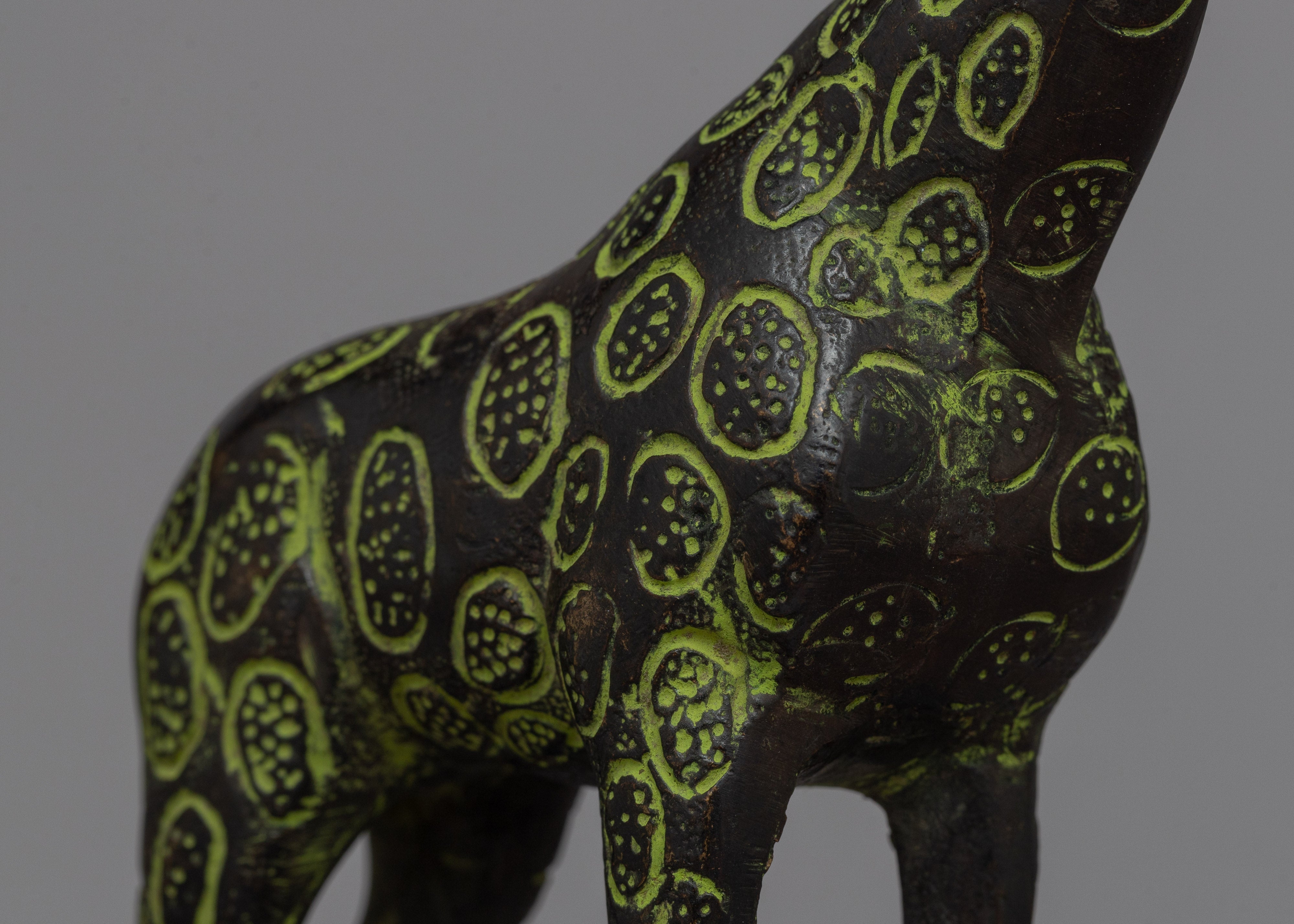 Giraffe Decor Statue | Adorn Your Tabletops and Living Spaces