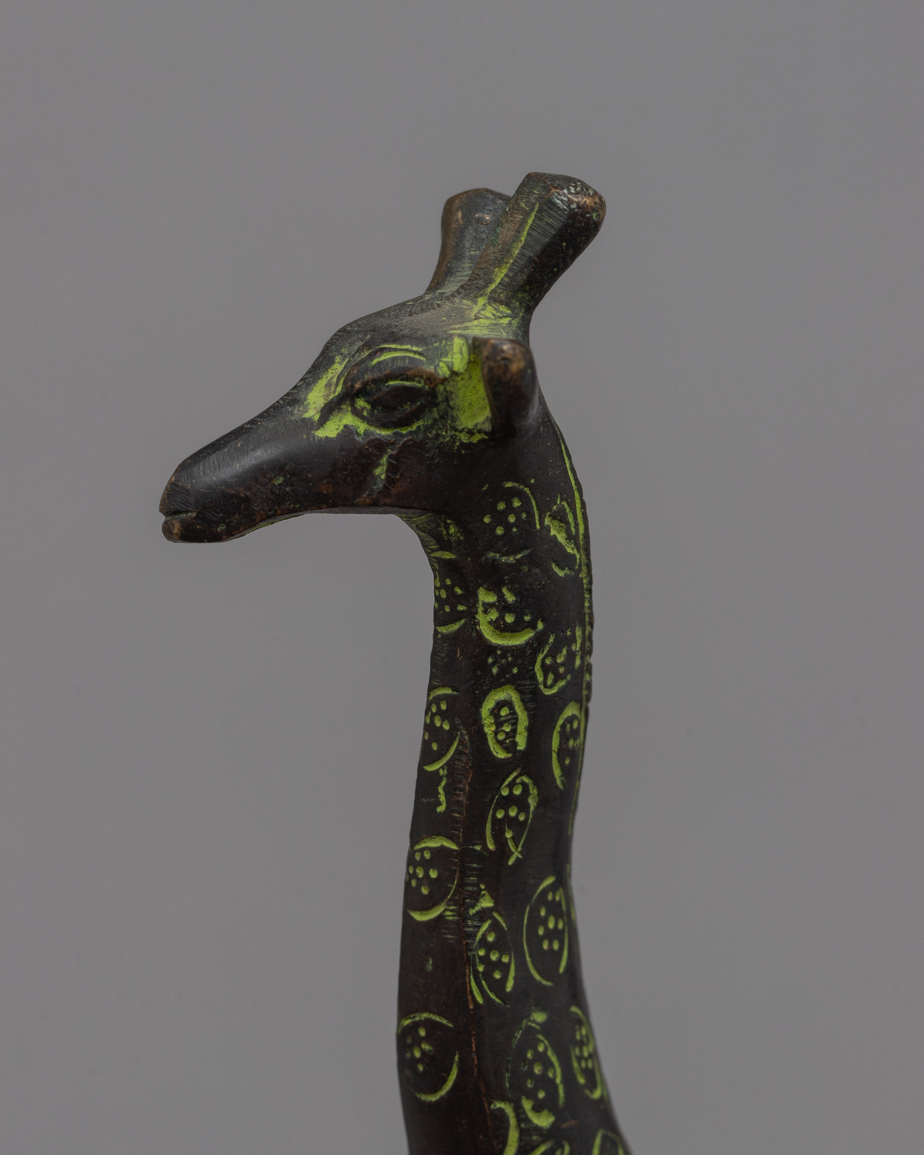 Giraffe Decor Statue | Adorn Your Tabletops and Living Spaces