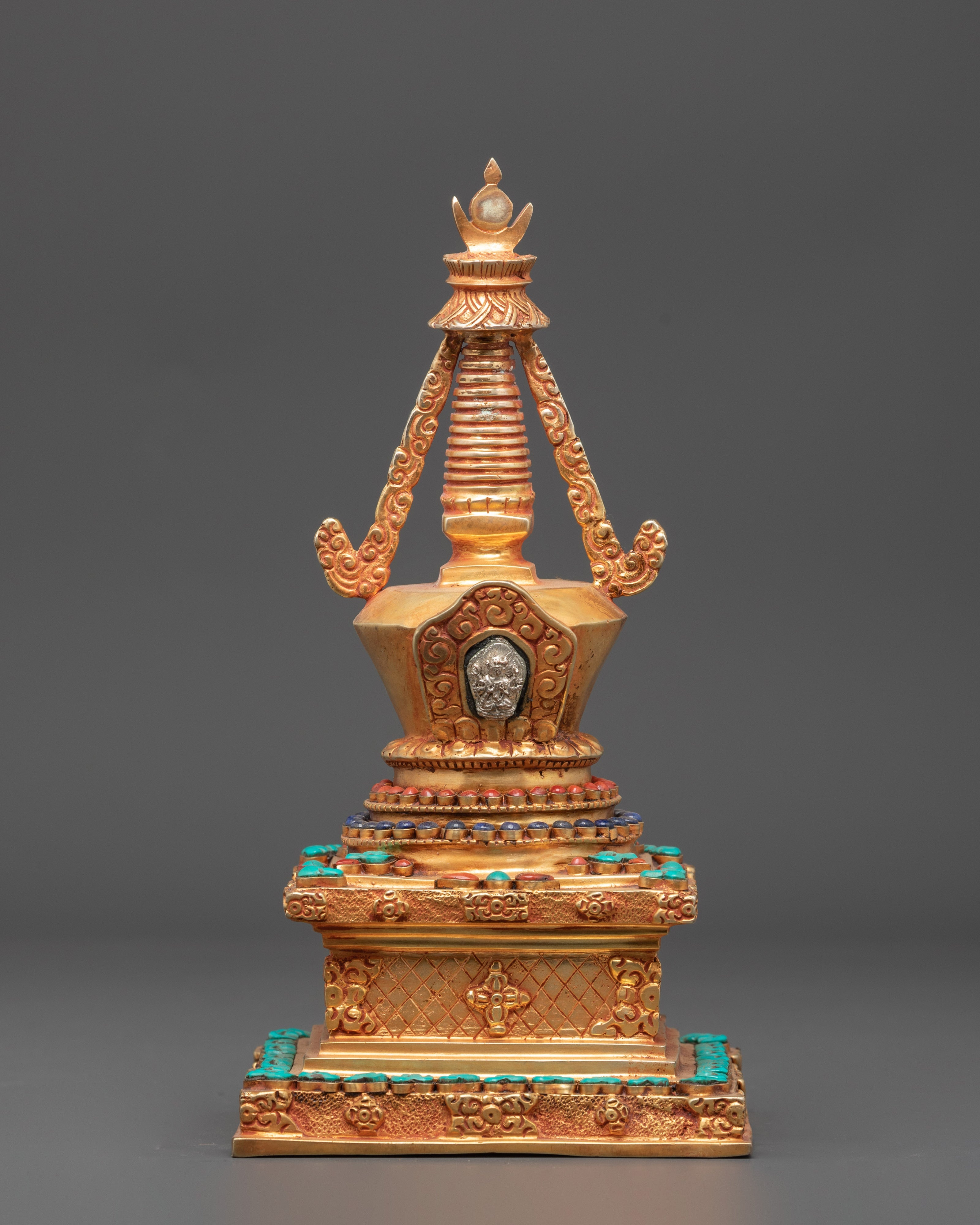 golden-stupa-for-ceremonies