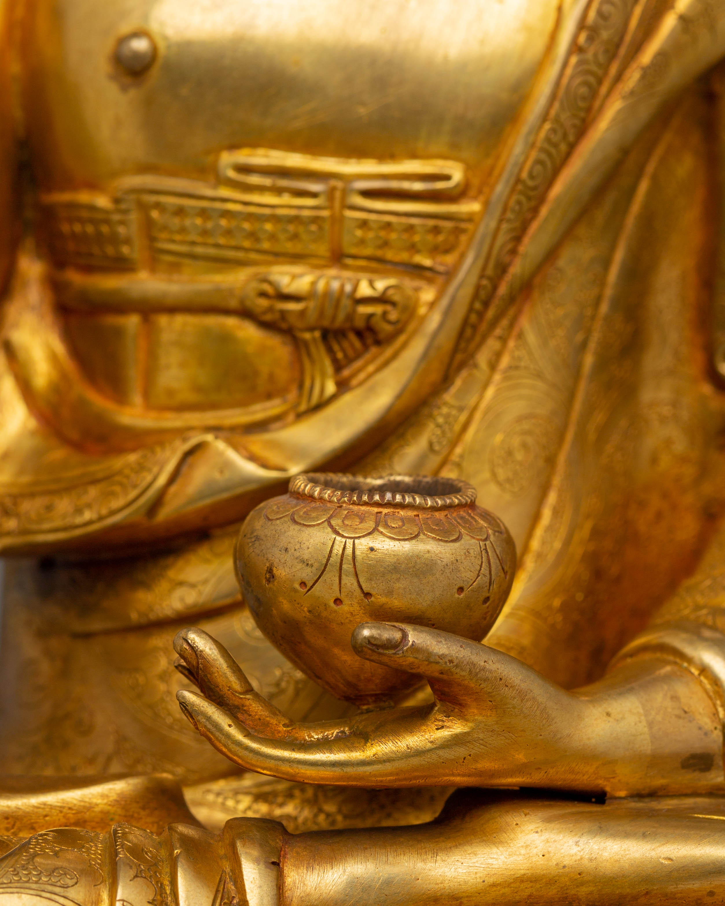 Handmade Golden Shakyamuni Buddha for Altars and Decoration