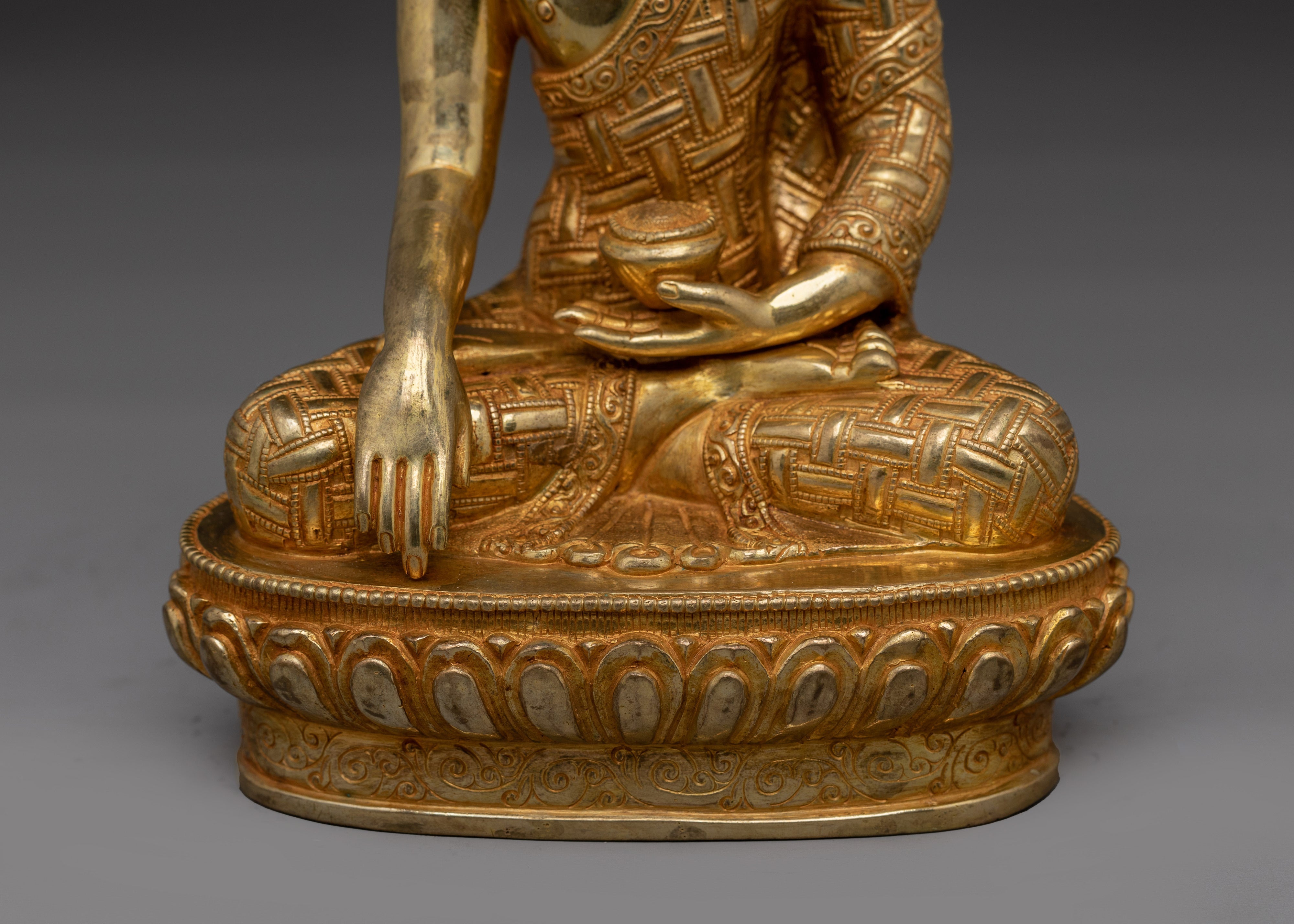 Golden Shakyamuni Buddha Decor Figurine | Gautama Buddha Artwork